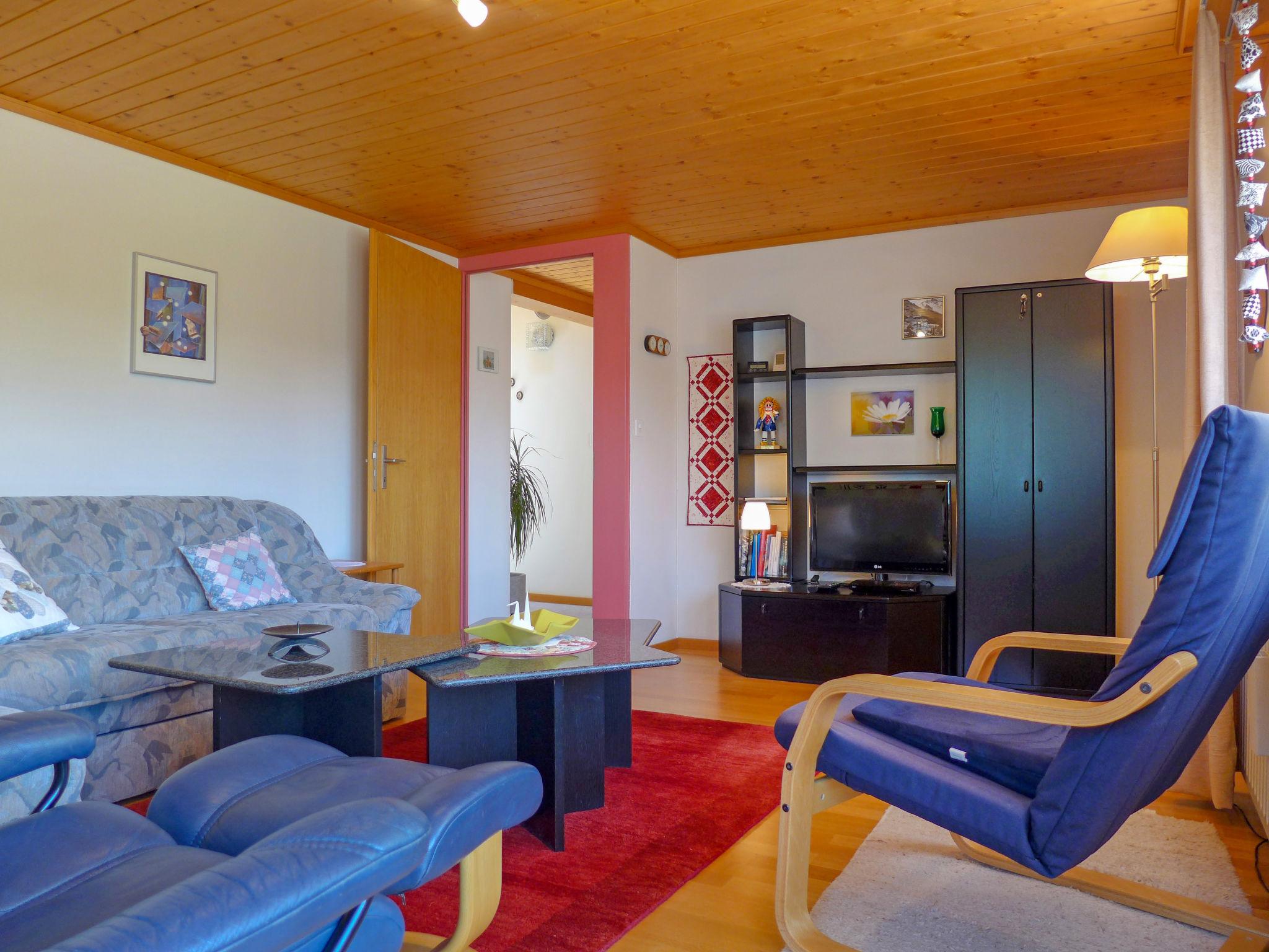 Foto 2 - Appartamento con 2 camere da letto a Lauterbrunnen con vista sulle montagne