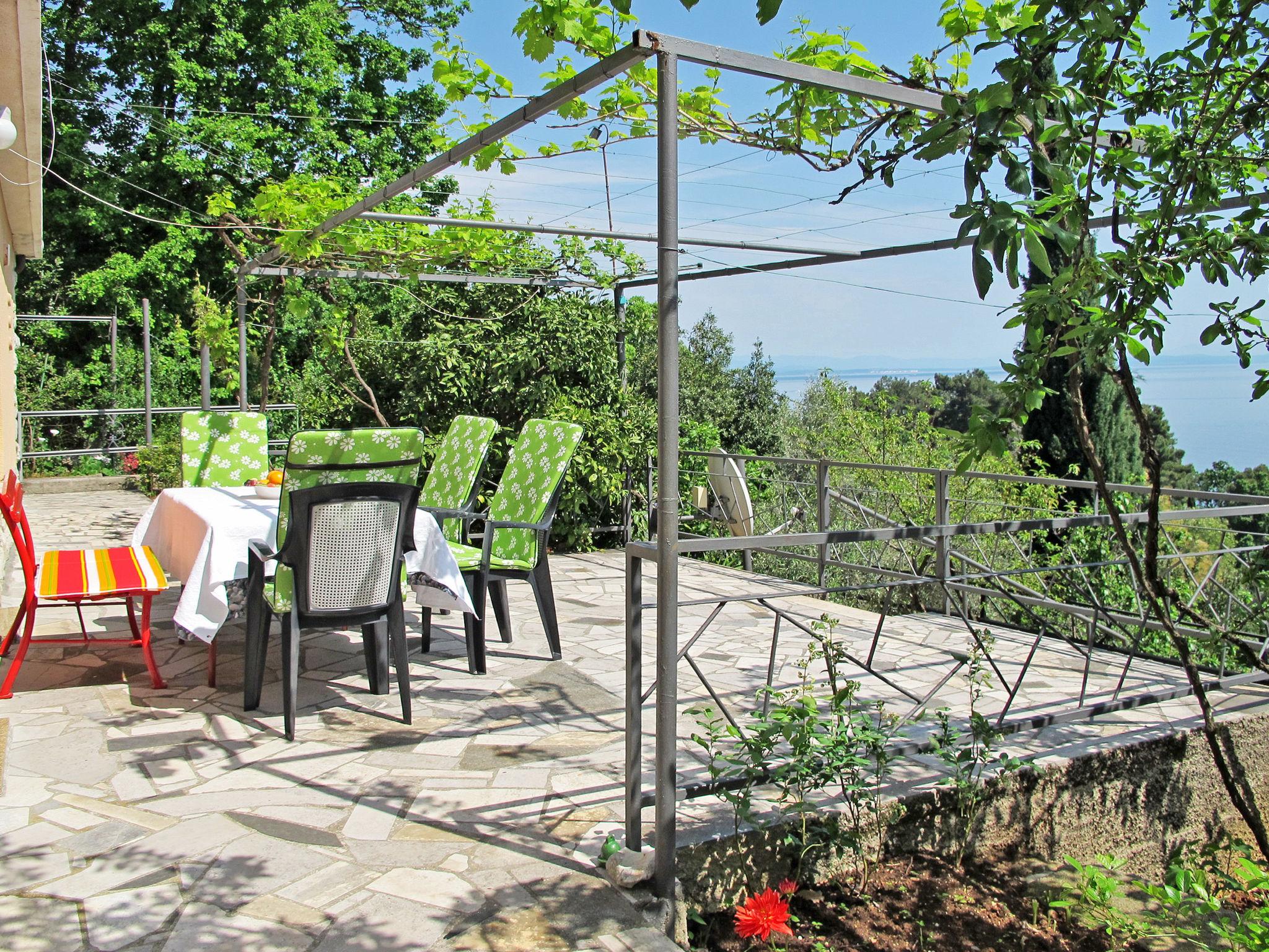 Foto 13 - Appartamento con 2 camere da letto a Opatija con giardino e terrazza