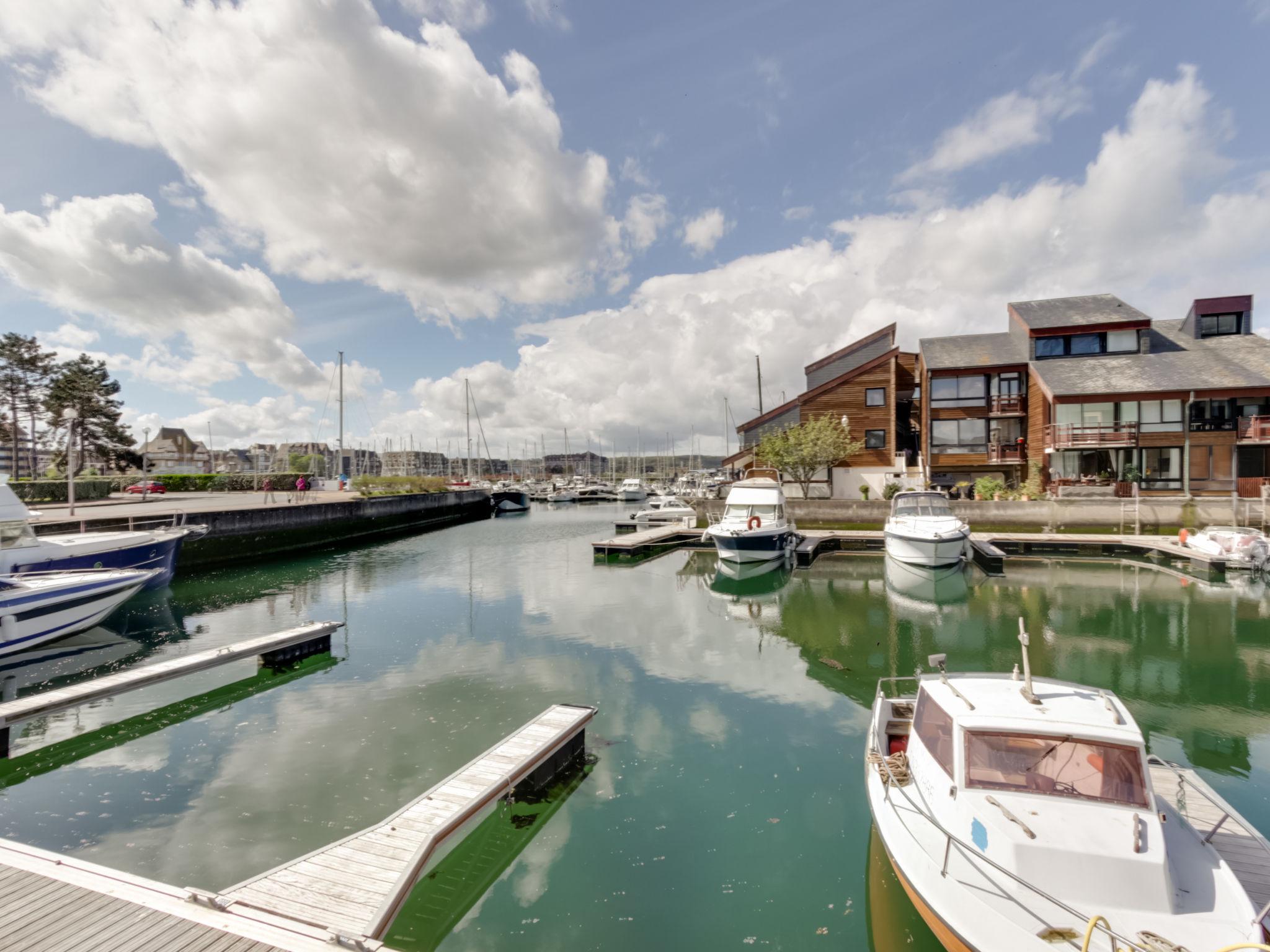 Photo 14 - Apartment in Deauville with sea view