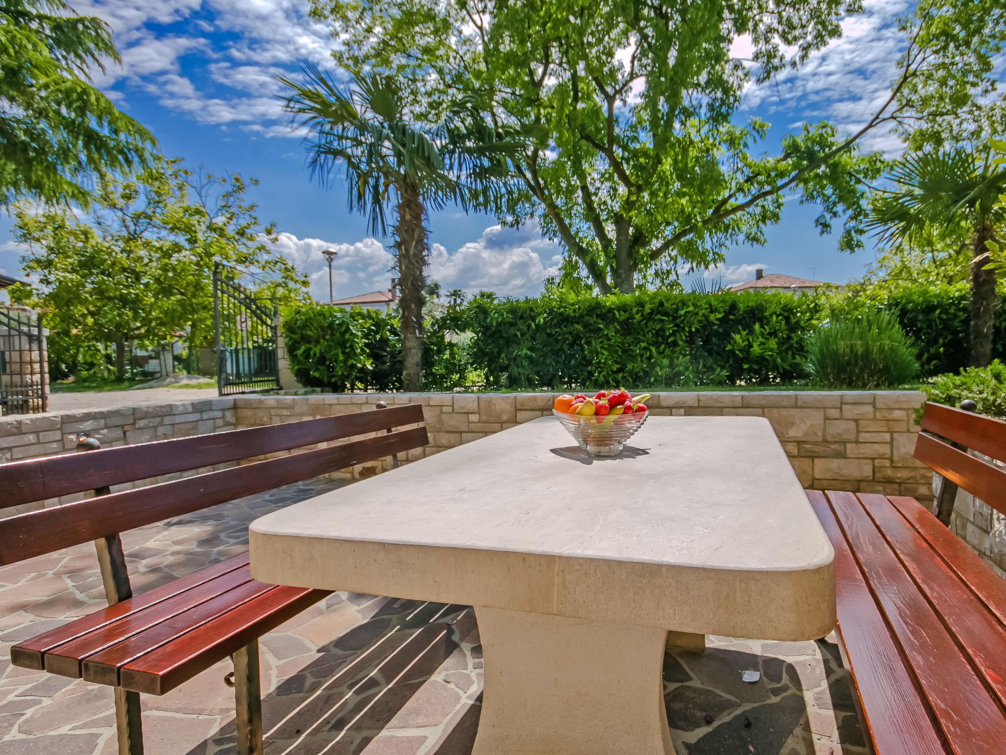 Photo 4 - Appartement de 1 chambre à Umag avec piscine et jardin