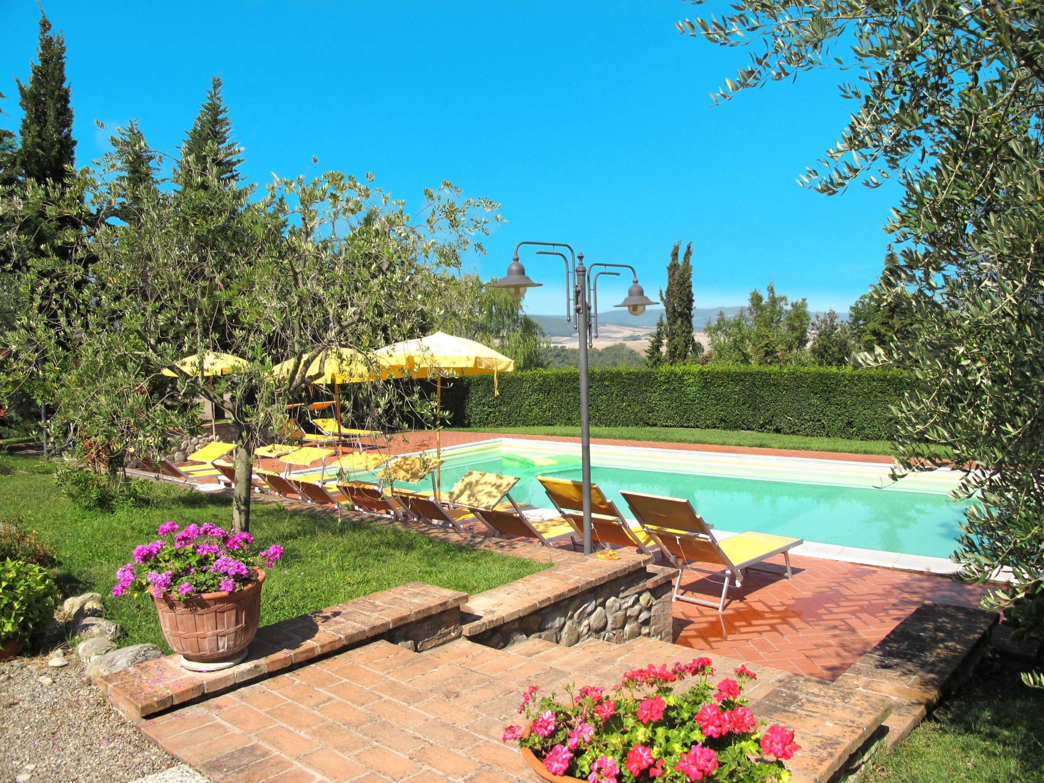 Foto 3 - Appartamento con 1 camera da letto a Lajatico con piscina e giardino