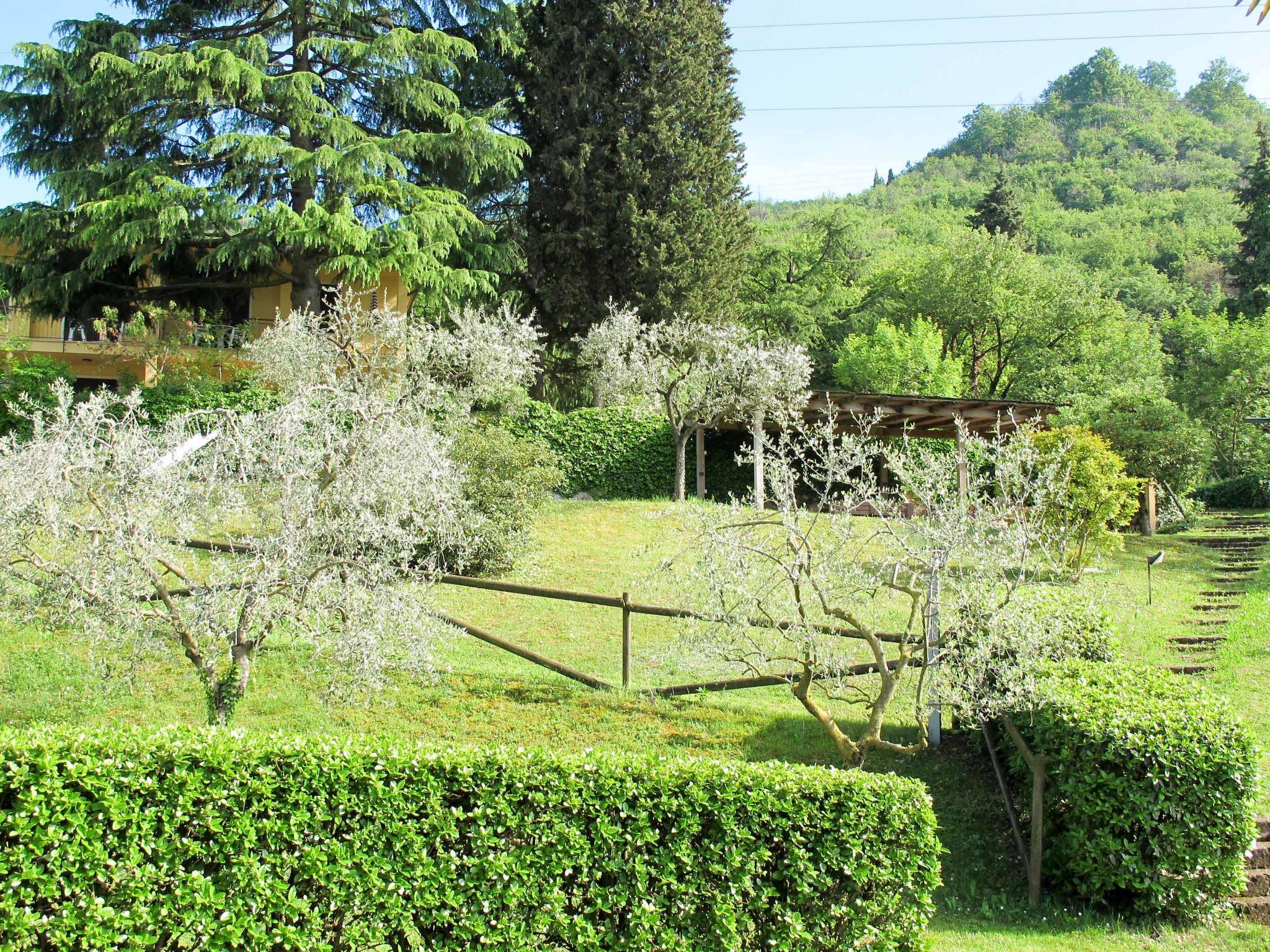 Foto 47 - Apartamento de 2 quartos em Garda com piscina e vista para a montanha