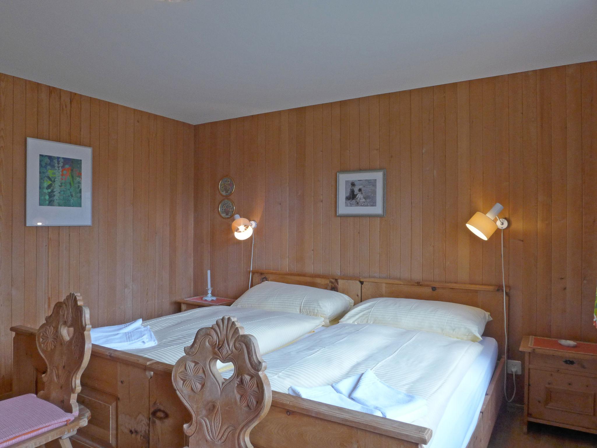 Foto 11 - Appartamento con 2 camere da letto a Lauterbrunnen con vista sulle montagne