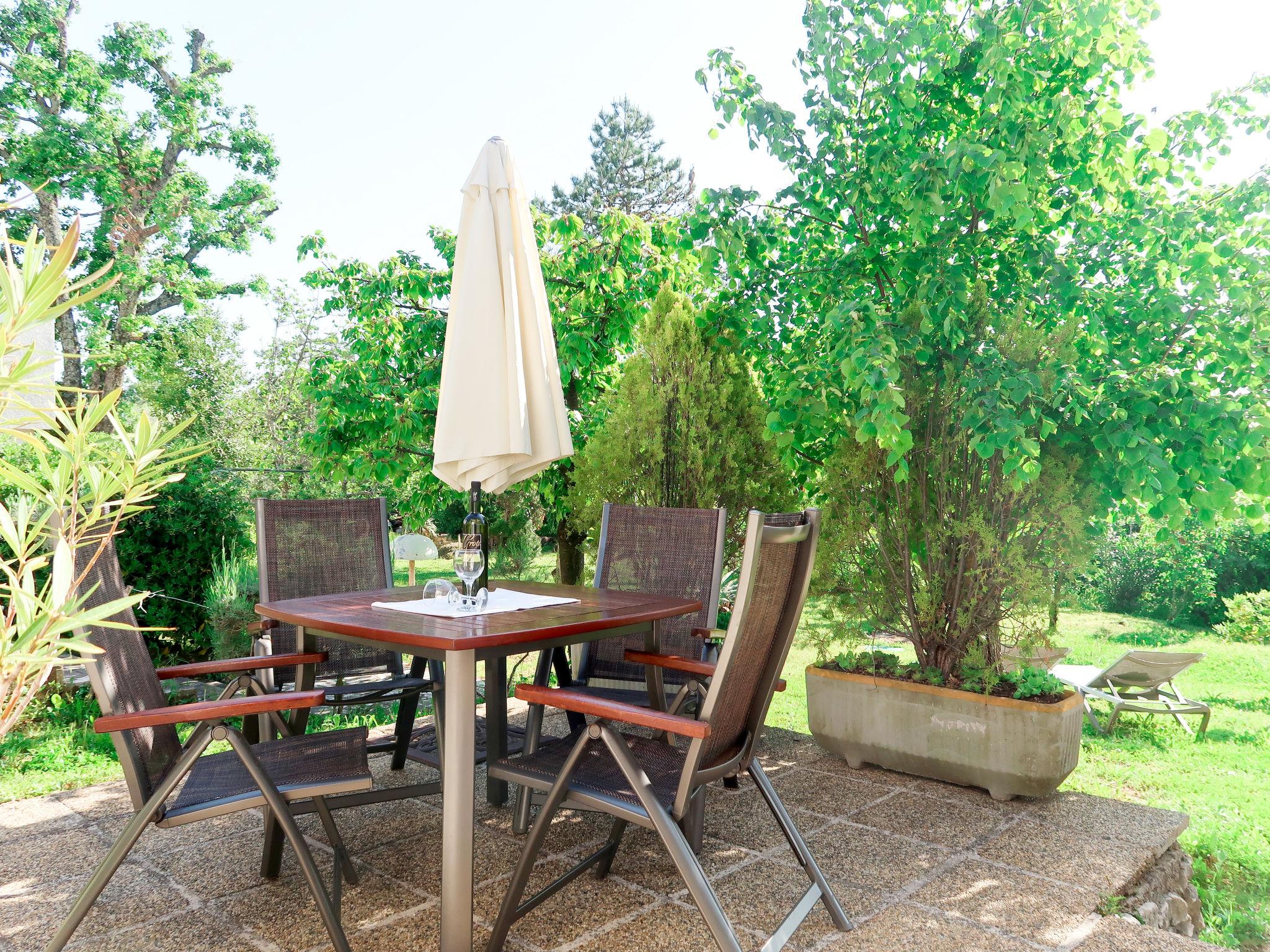 Foto 2 - Appartamento con 2 camere da letto a Omišalj con terrazza e vista mare