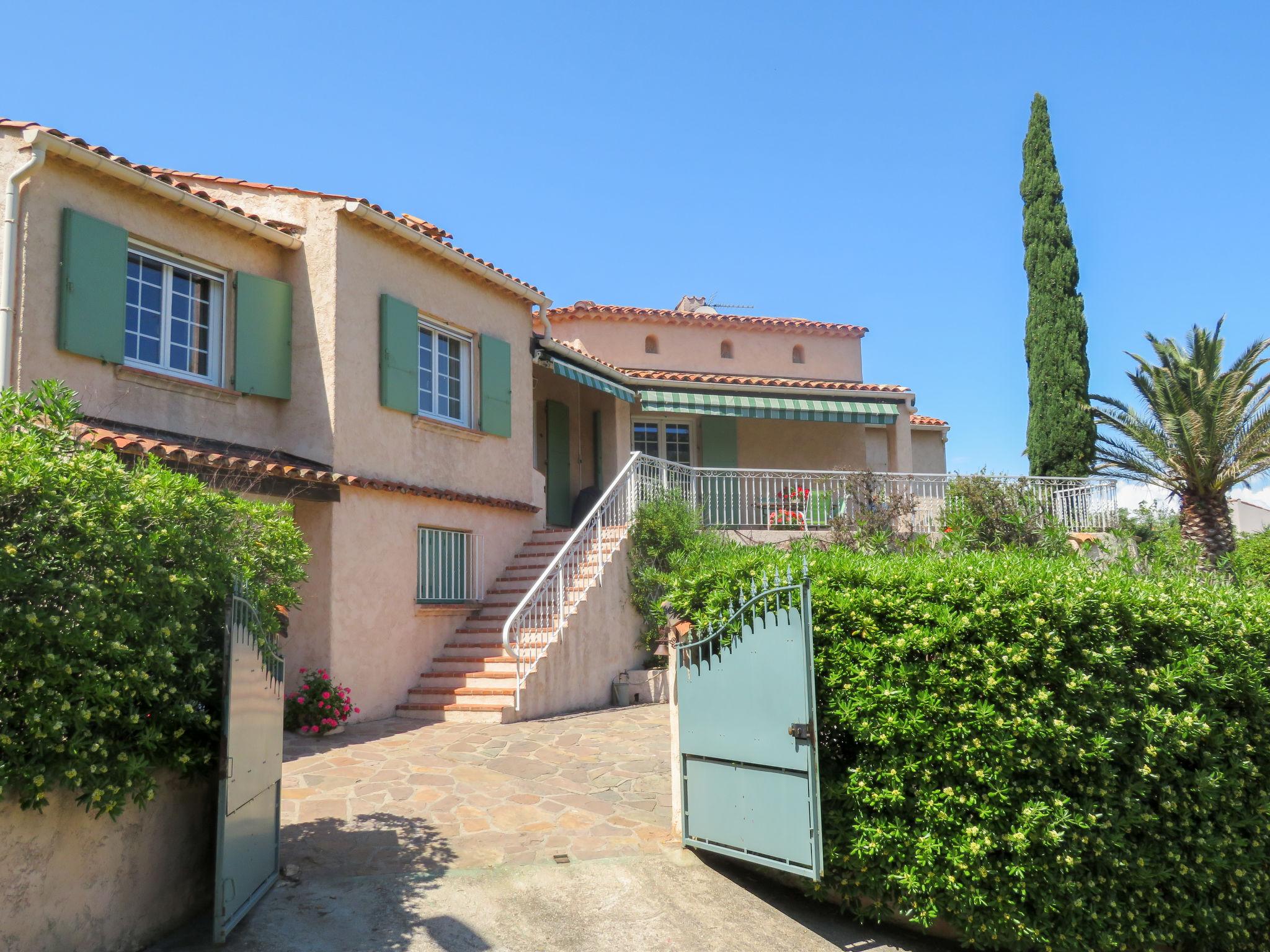 Photo 25 - Maison de 3 chambres à Roquebrune-sur-Argens avec terrasse et vues à la mer