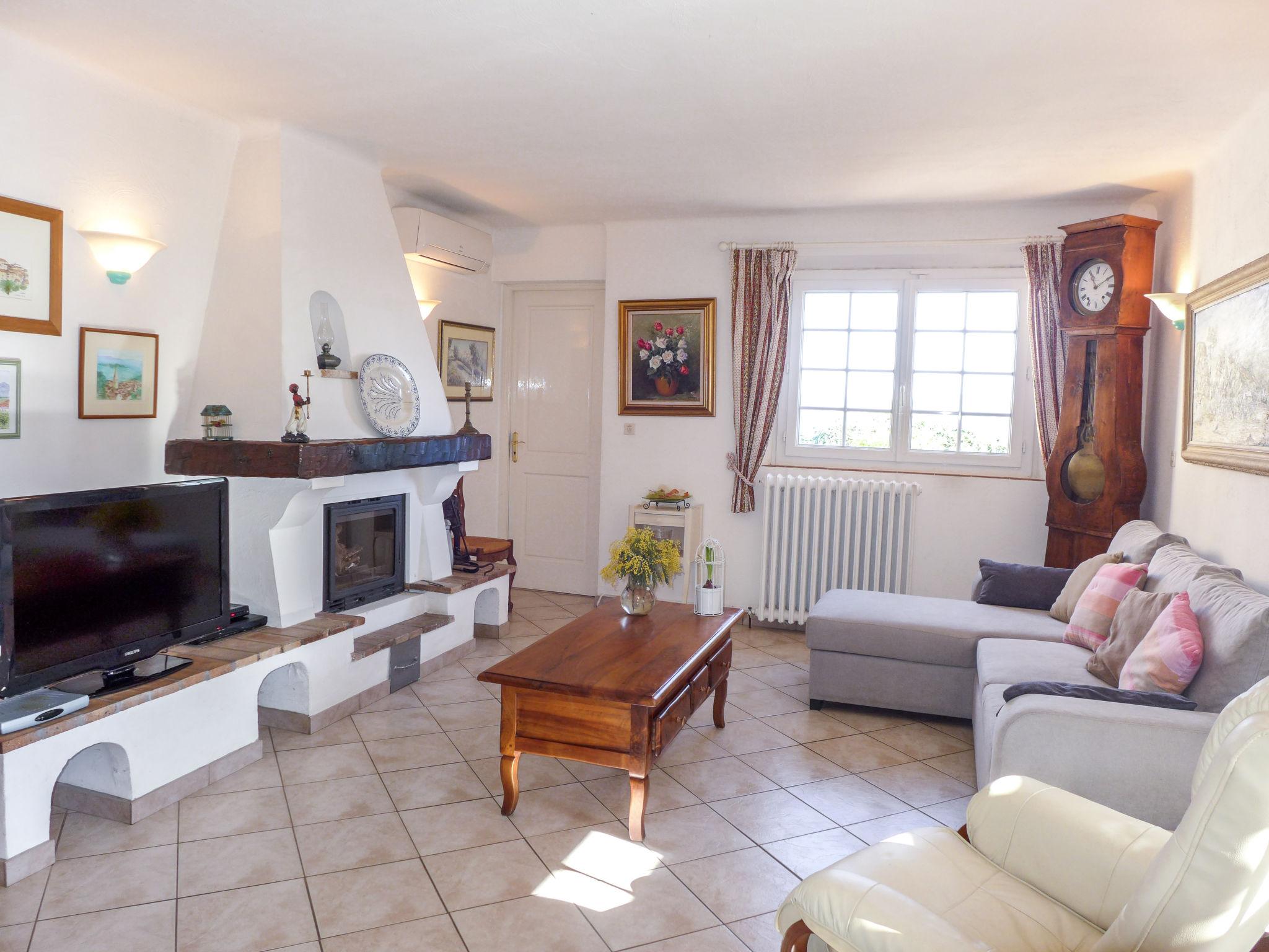 Photo 2 - Maison de 3 chambres à Roquebrune-sur-Argens avec terrasse et vues à la mer