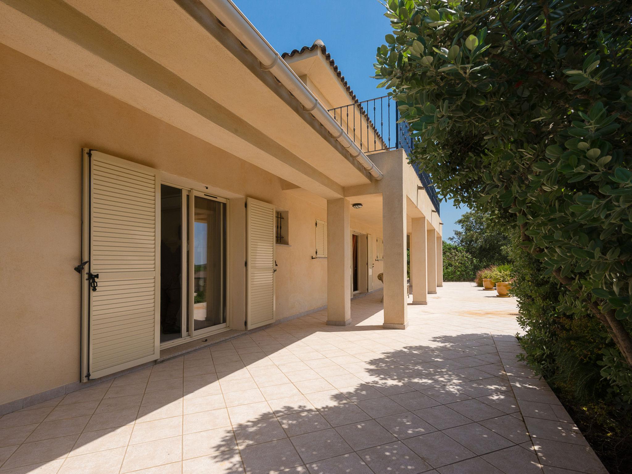 Foto 27 - Casa con 5 camere da letto a Pianottoli-Caldarello con piscina privata e terrazza