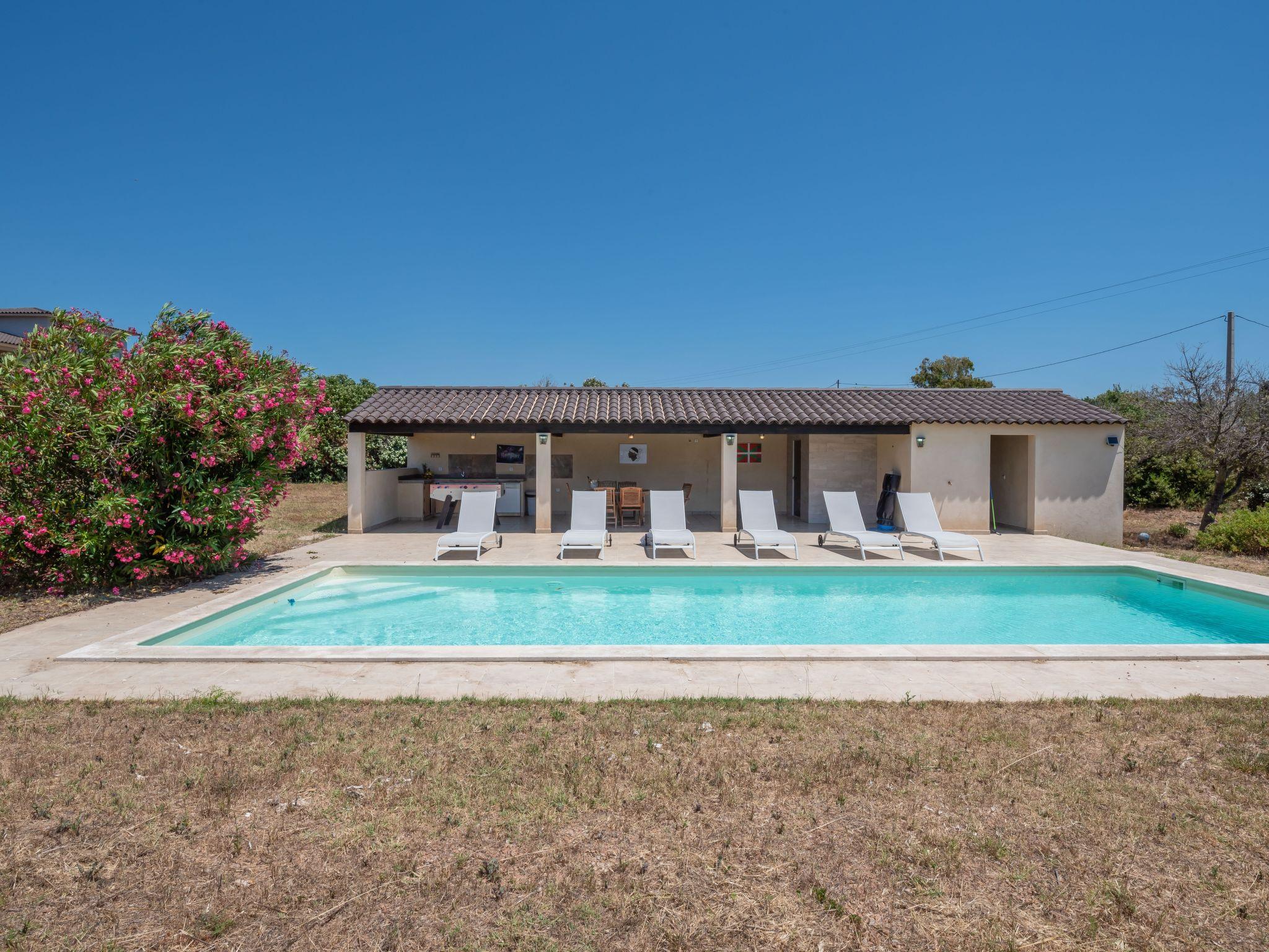 Foto 5 - Casa con 5 camere da letto a Pianottoli-Caldarello con piscina privata e giardino