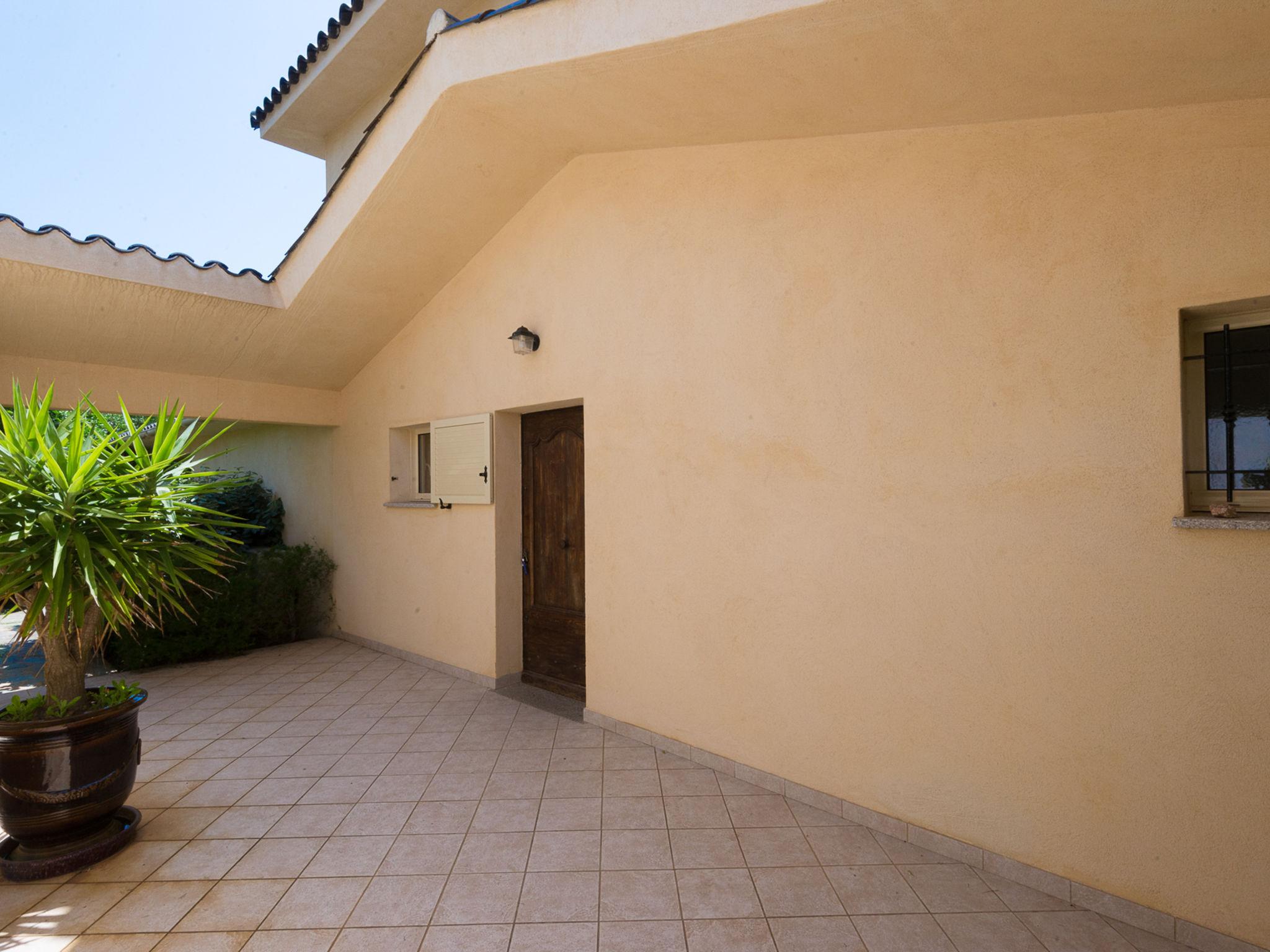 Photo 28 - 5 bedroom House in Pianottoli-Caldarello with private pool and terrace