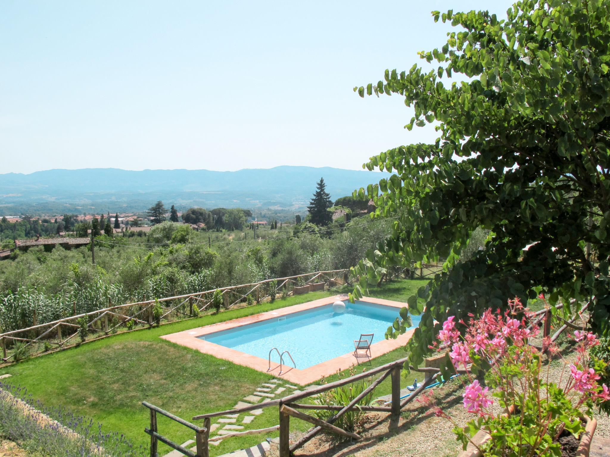 Photo 2 - Maison de 2 chambres à Castelfranco Piandiscò avec piscine et jardin