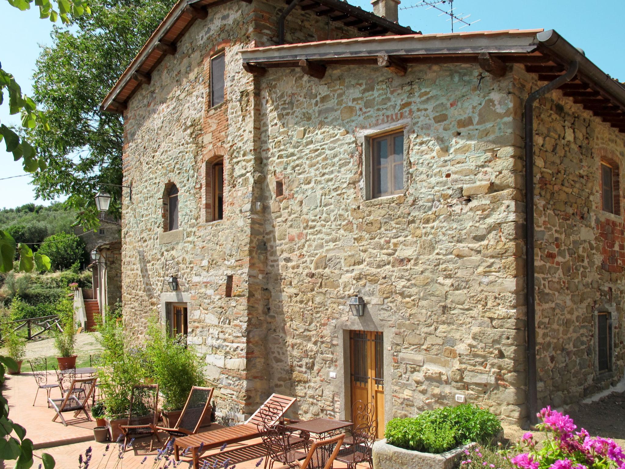 Photo 3 - Maison de 2 chambres à Castelfranco Piandiscò avec piscine et jardin