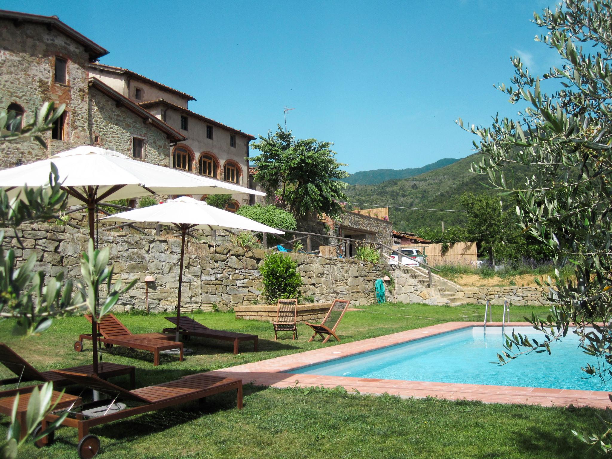 Photo 1 - Maison de 2 chambres à Castelfranco Piandiscò avec piscine et jardin