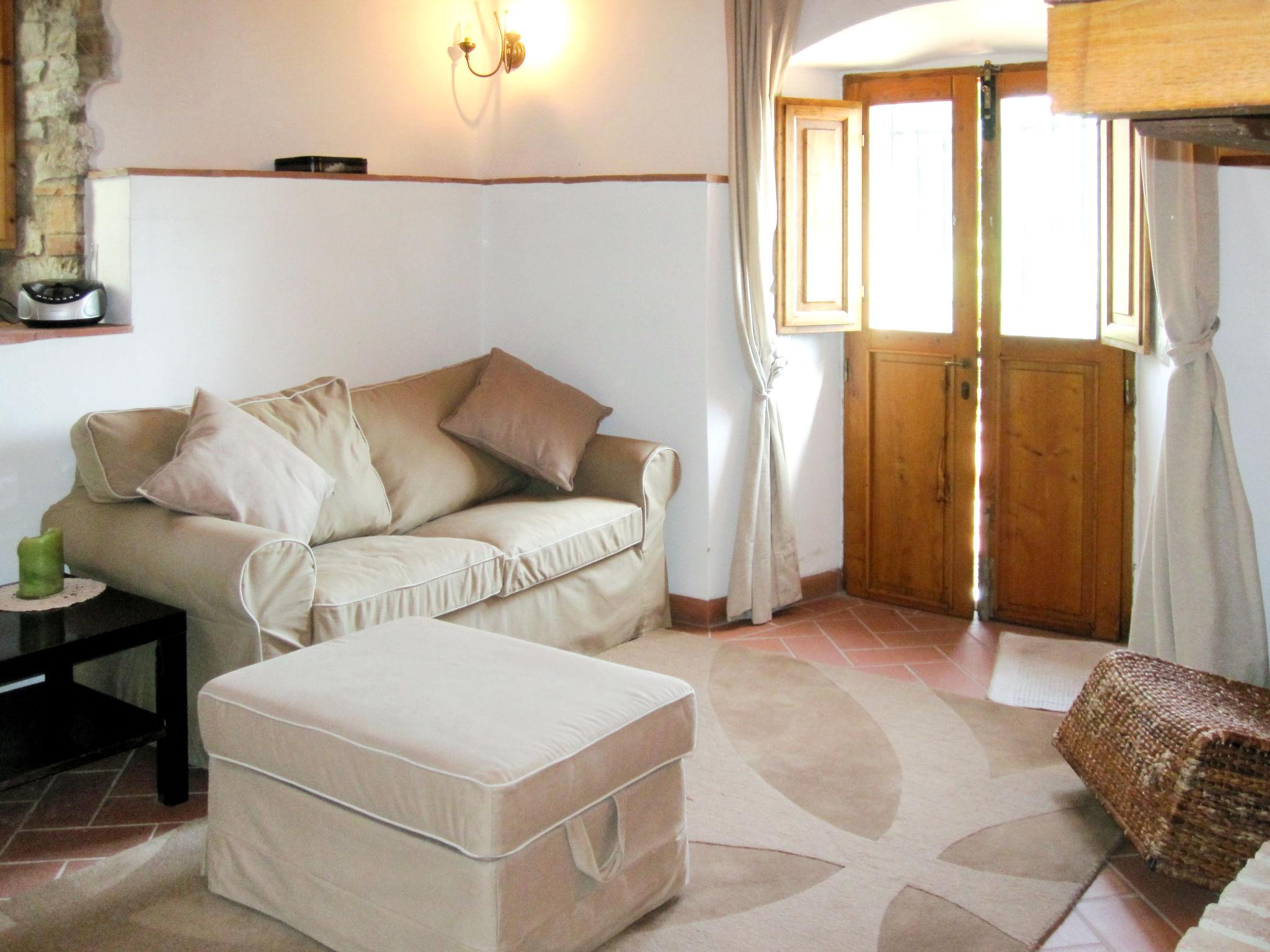 Photo 4 - 2 bedroom House in Castelfranco Piandiscò with swimming pool and garden