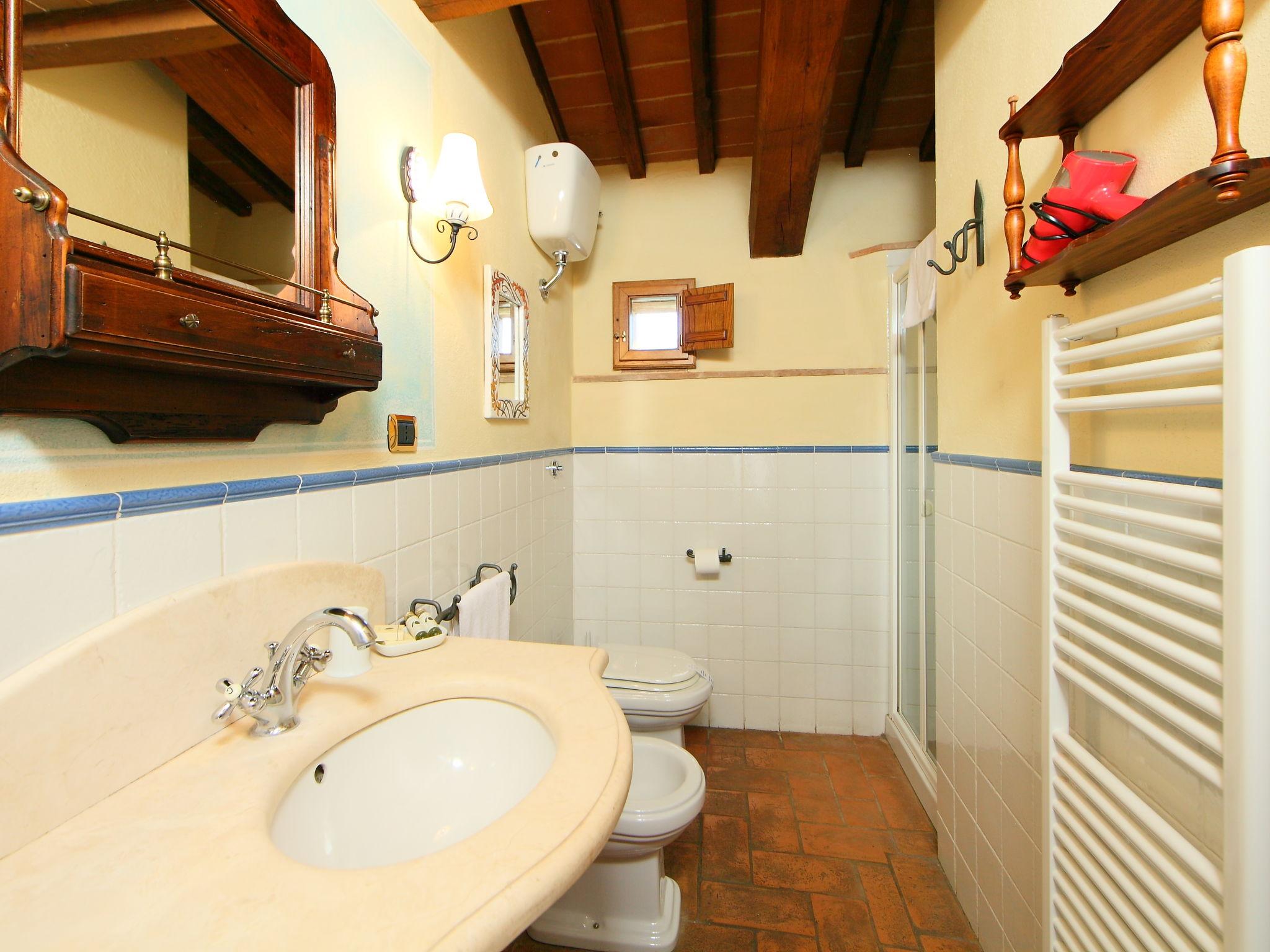 Foto 8 - Apartamento de 2 quartos em Rapolano Terme com piscina
