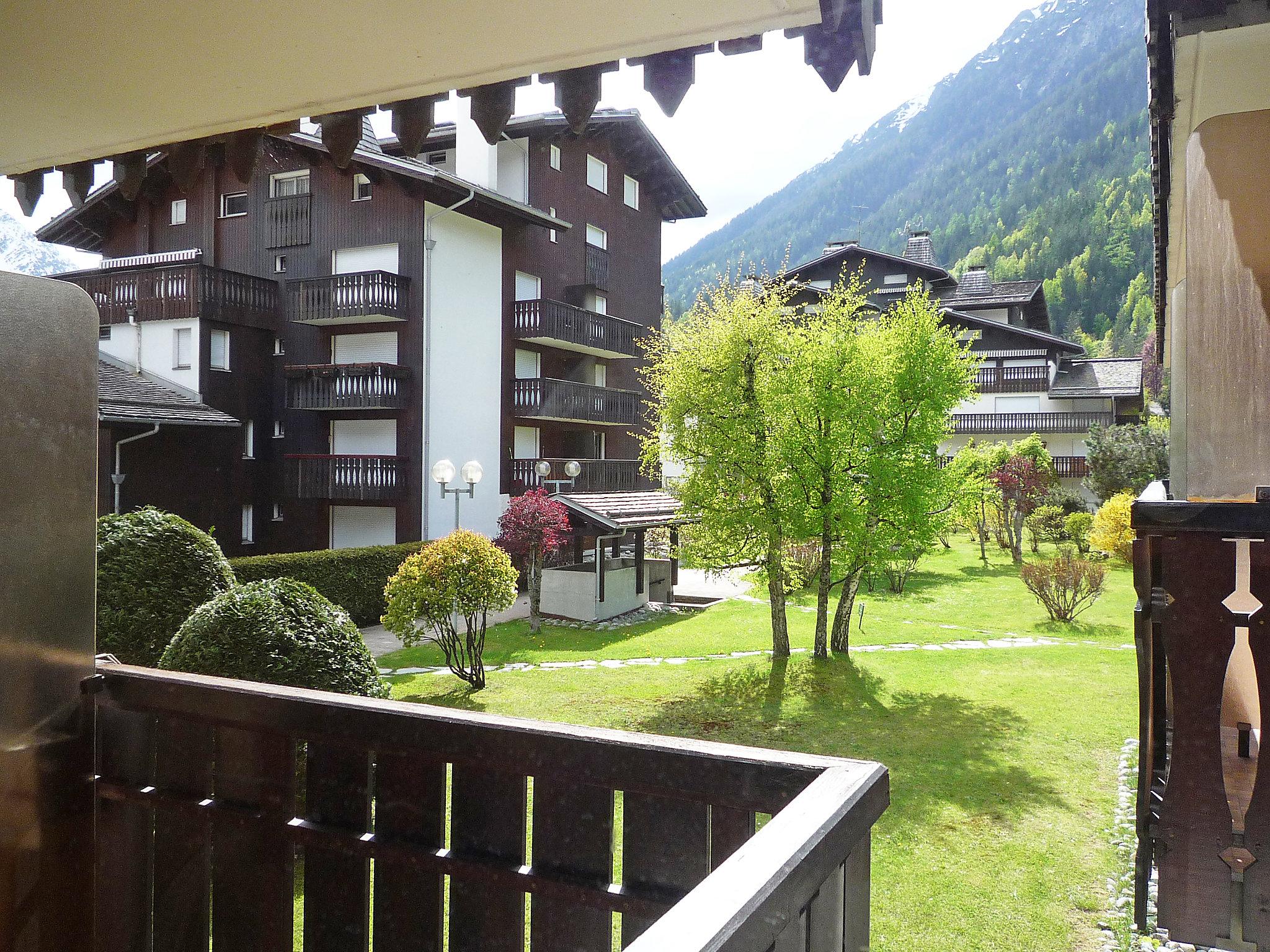 Foto 11 - Appartamento con 1 camera da letto a Chamonix-Mont-Blanc con vista sulle montagne