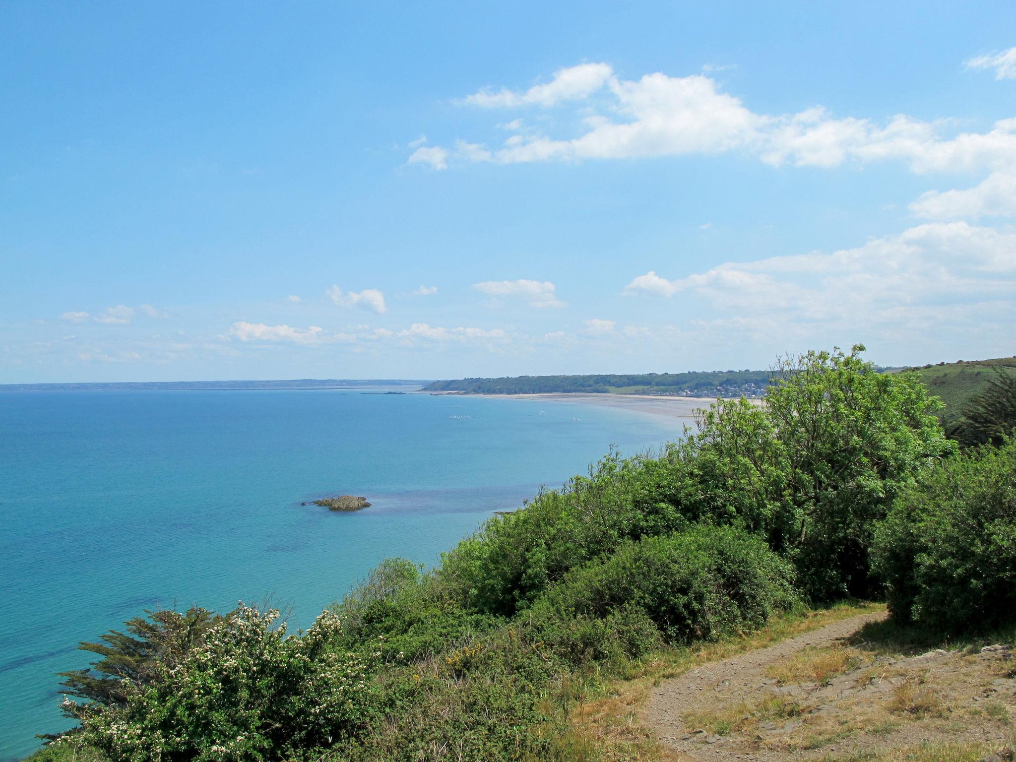 Photo 20 - 3 bedroom House in Pordic with garden and sea view