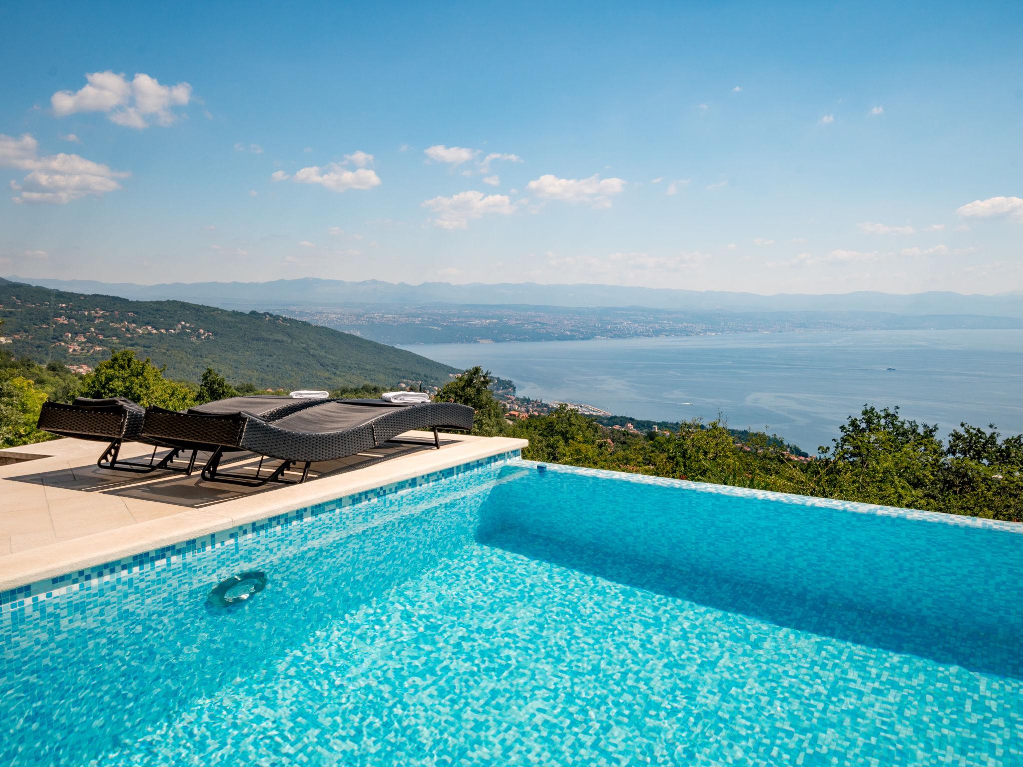 Foto 10 - Casa de 4 quartos em Opatija com piscina privada e jardim