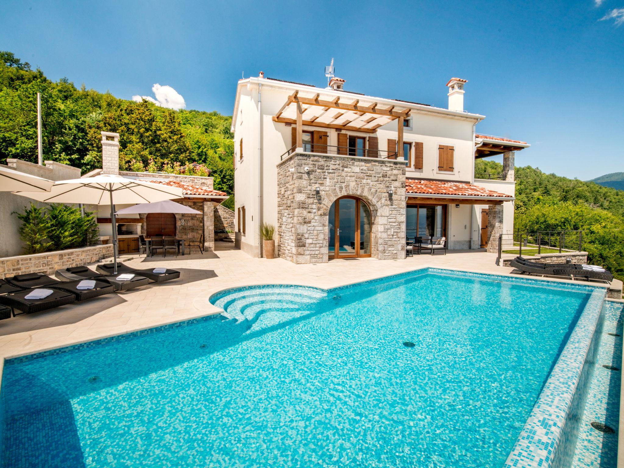 Photo 3 - Maison de 4 chambres à Opatija avec piscine privée et jardin