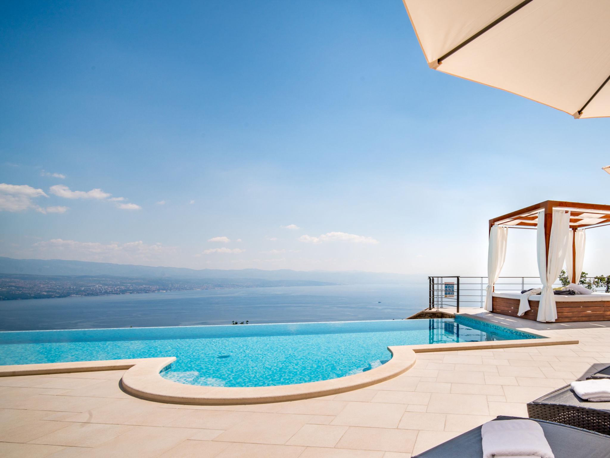 Photo 1 - Maison de 4 chambres à Opatija avec piscine privée et vues à la mer