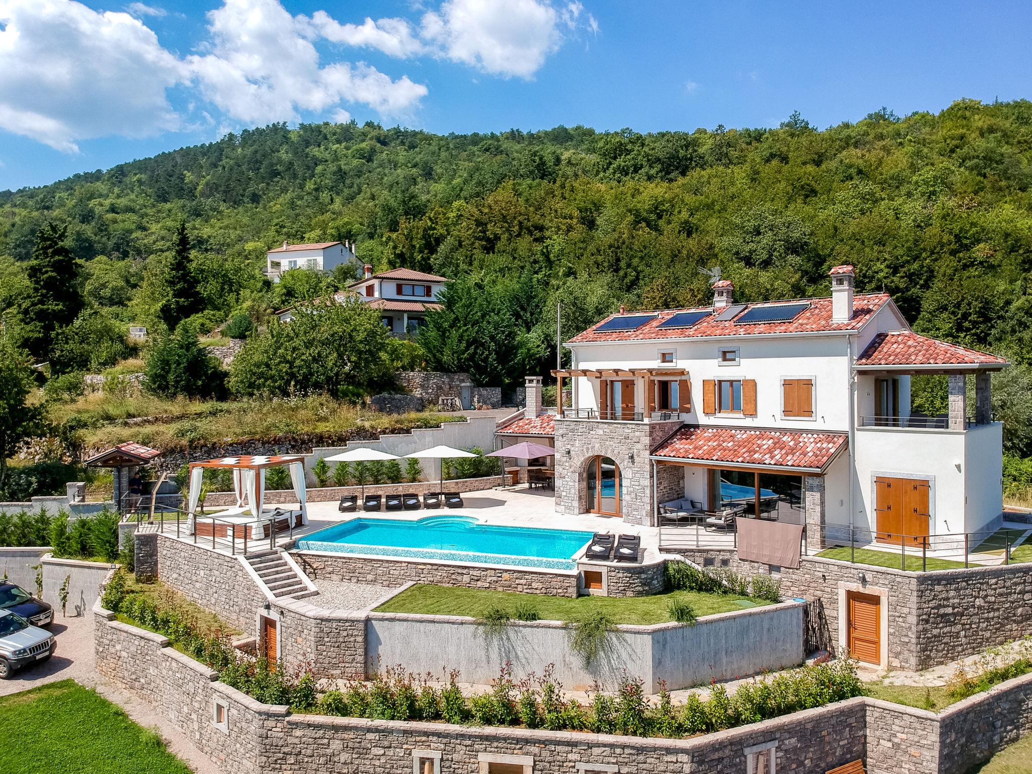 Foto 11 - Casa con 4 camere da letto a Opatija con piscina privata e vista mare