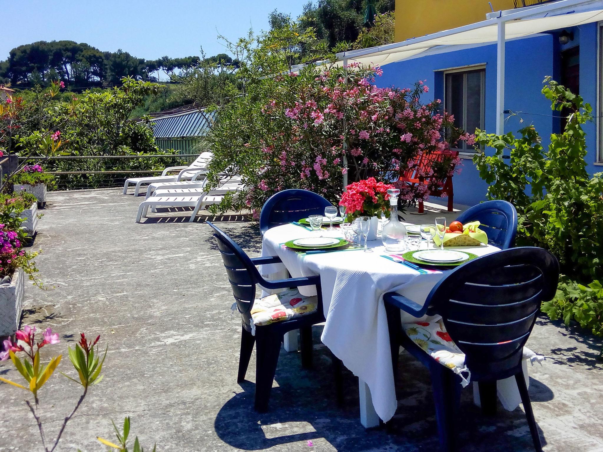 Foto 2 - Apartamento de 2 quartos em Costarainera com terraço e vistas do mar