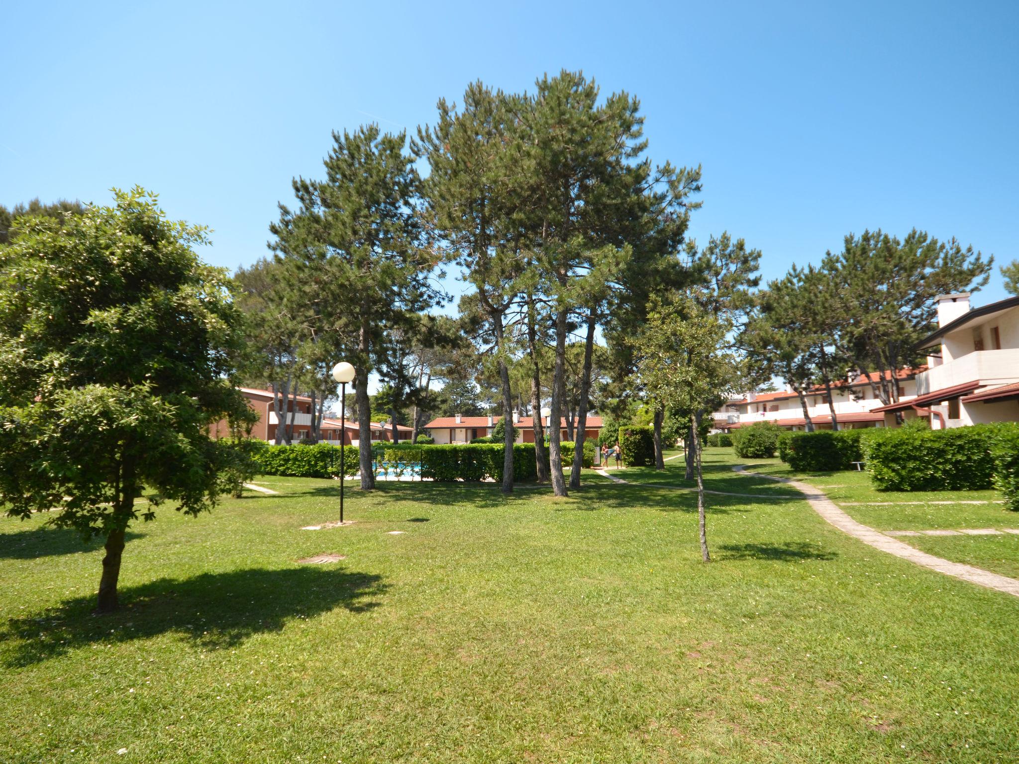 Photo 16 - Maison de 2 chambres à San Michele al Tagliamento avec piscine et jardin