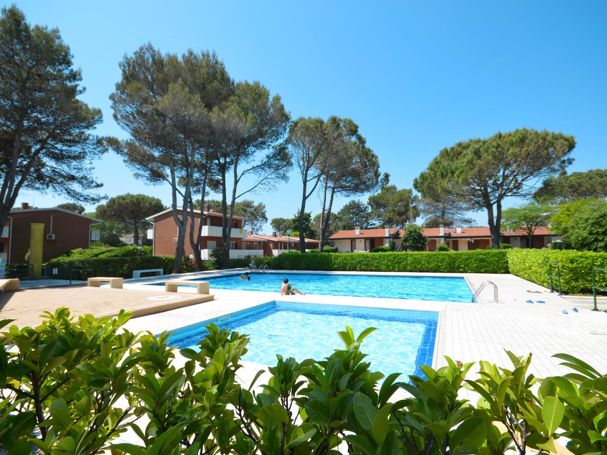 Foto 2 - Casa de 3 quartos em San Michele al Tagliamento com piscina e jardim