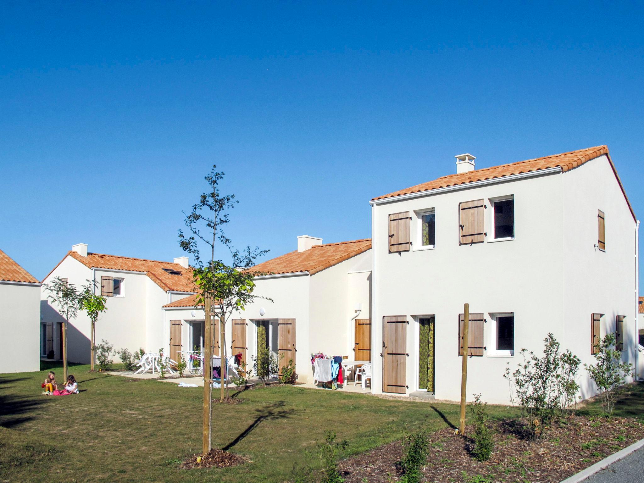 Foto 23 - Casa de 2 habitaciones en Les Sables-d'Olonne con piscina y jardín