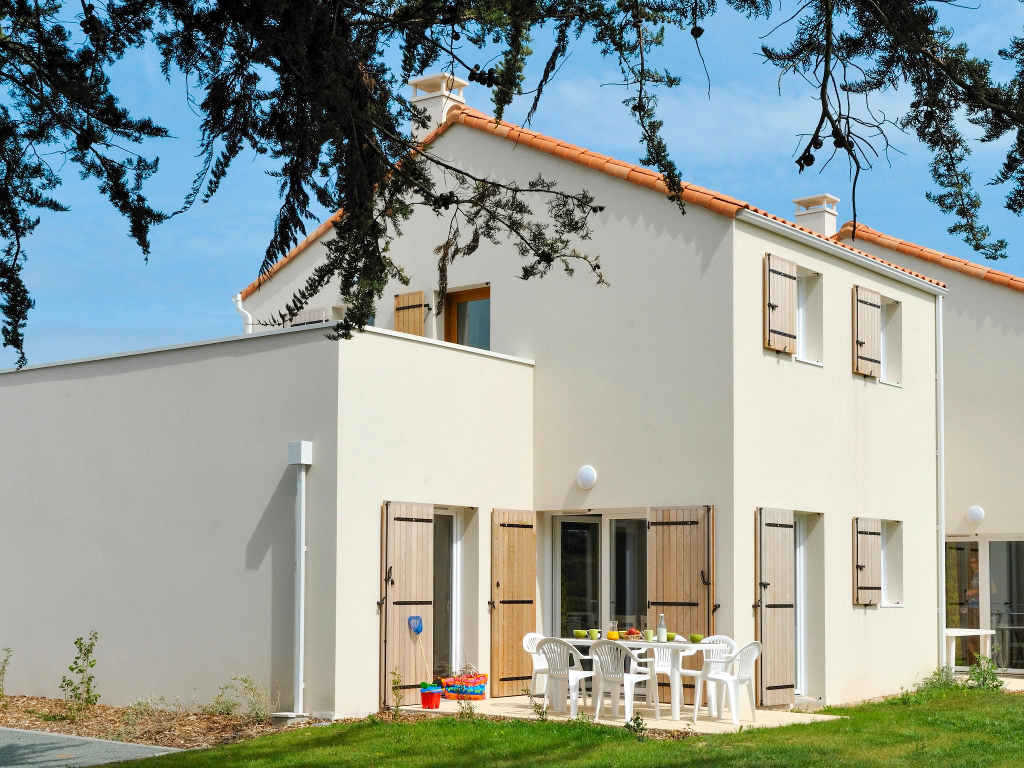 Foto 25 - Casa con 2 camere da letto a Les Sables-d'Olonne con piscina e giardino