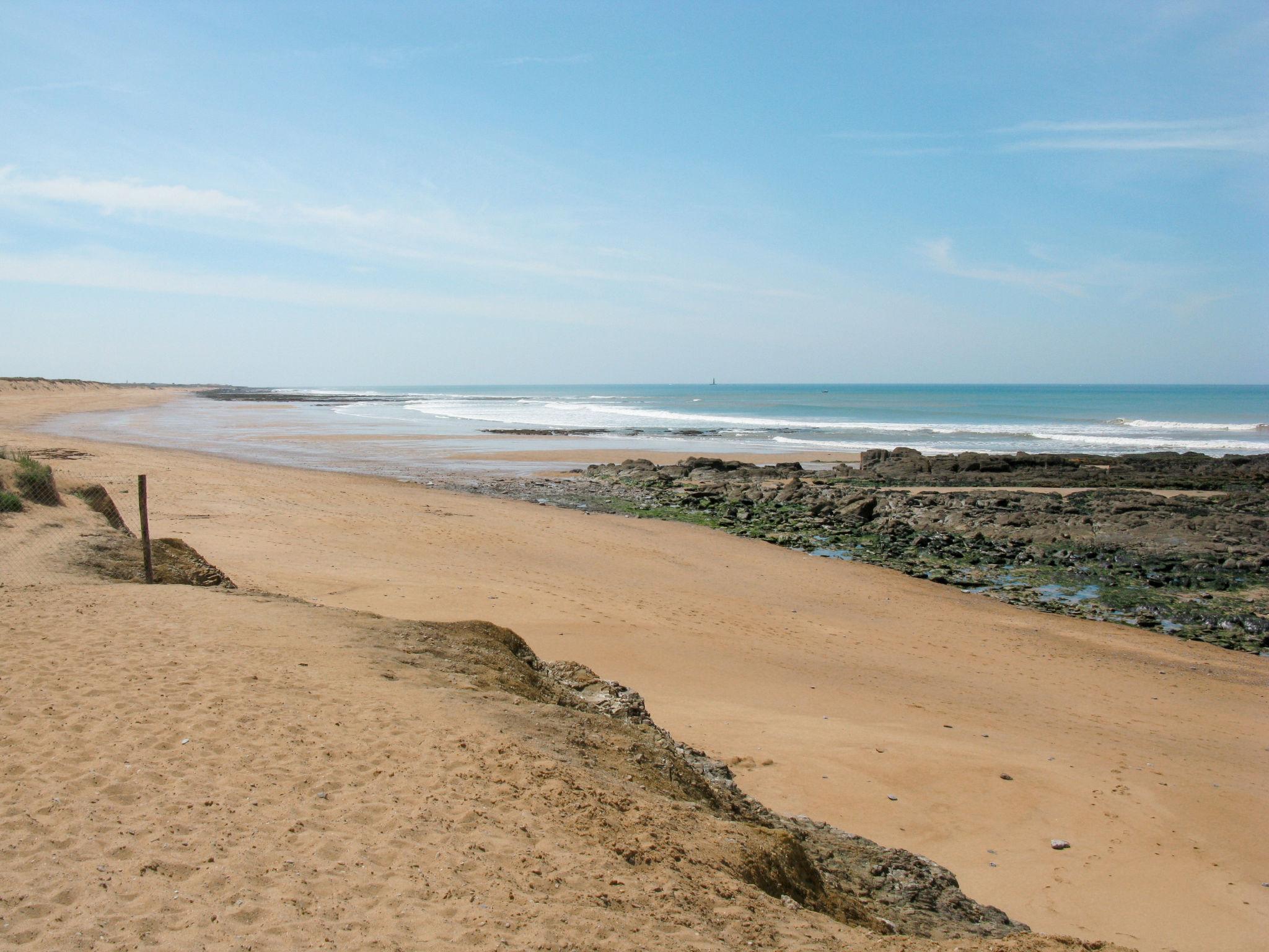 Foto 20 - Appartamento con 1 camera da letto a Les Sables-d'Olonne con piscina e giardino