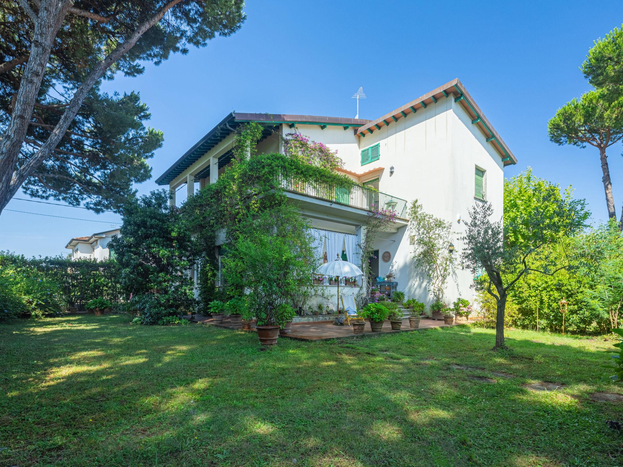 Foto 1 - Casa con 4 camere da letto a Camaiore con giardino e vista mare