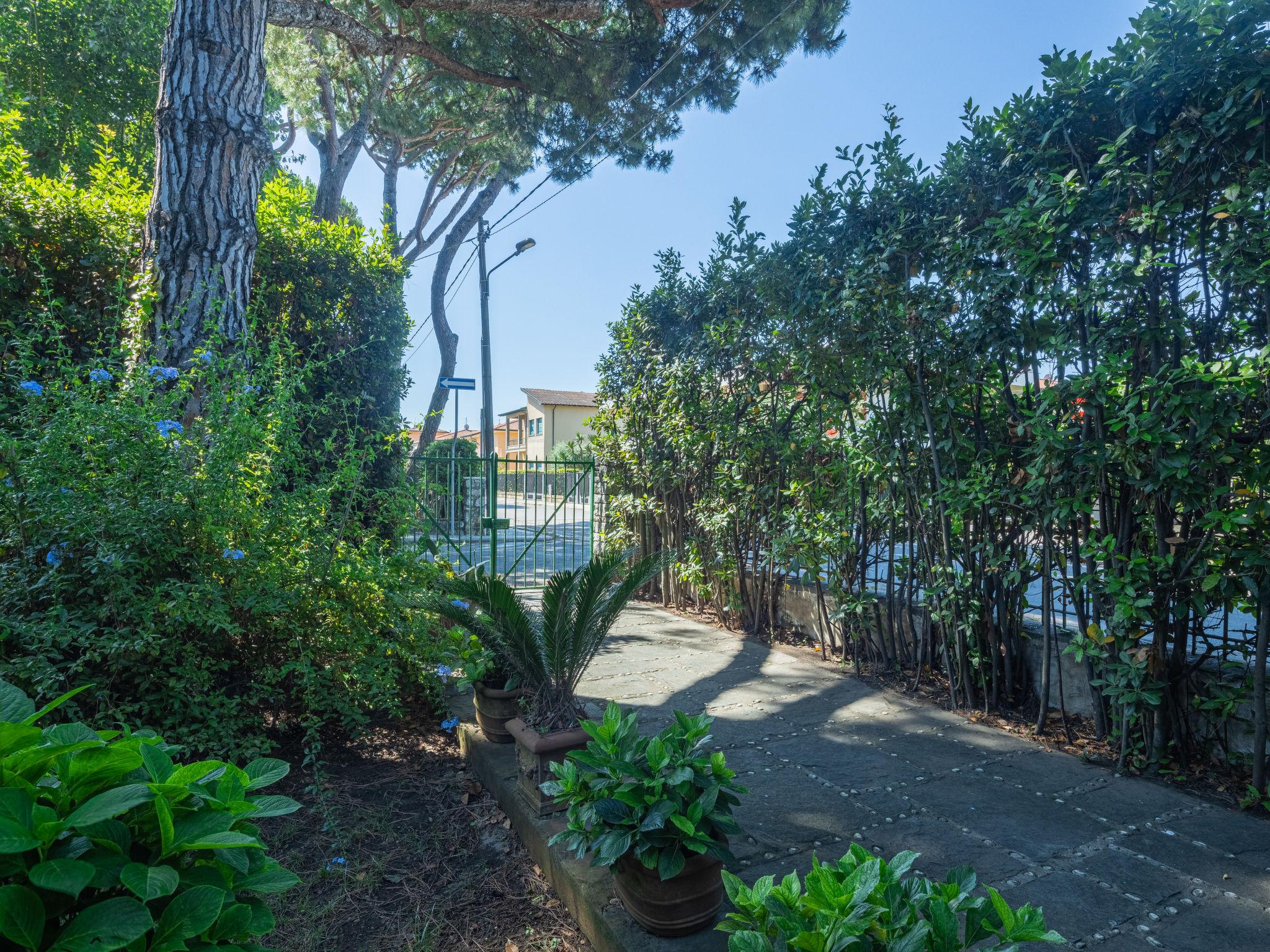 Photo 26 - Maison de 4 chambres à Camaiore avec jardin et vues à la mer