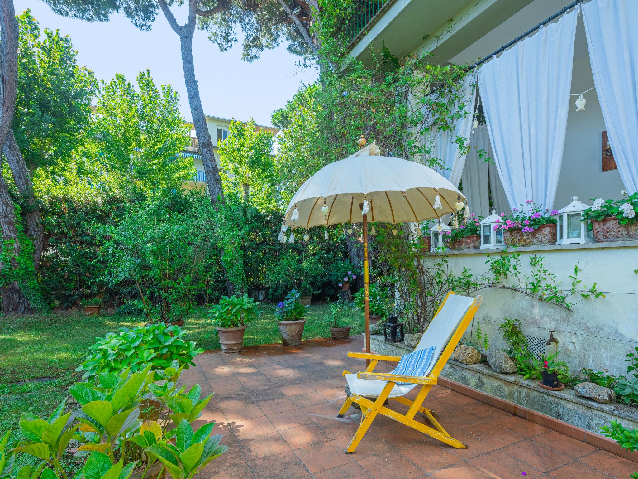 Photo 28 - Maison de 4 chambres à Camaiore avec jardin et vues à la mer