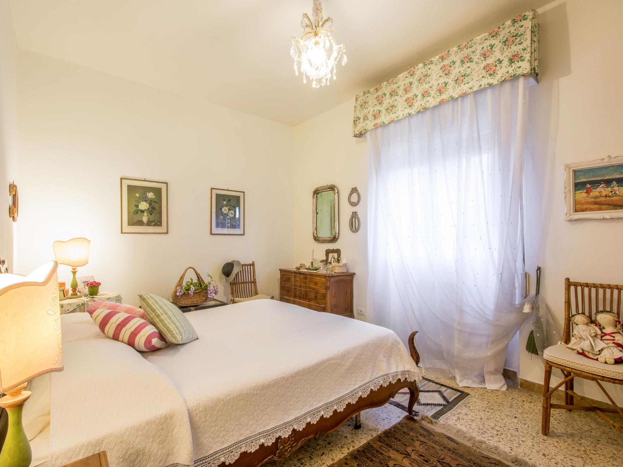 Foto 14 - Casa con 4 camere da letto a Camaiore con giardino e vista mare