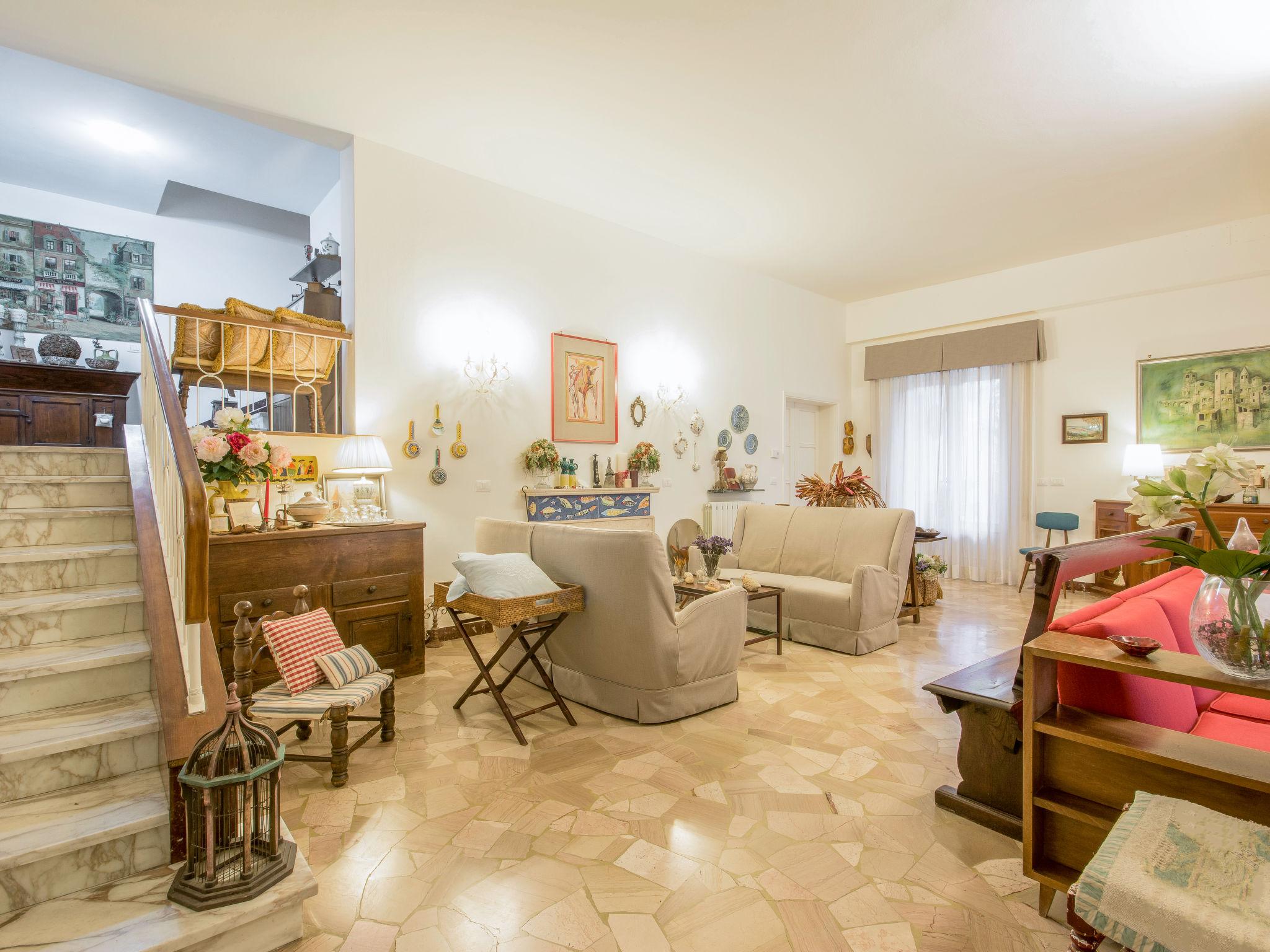 Photo 9 - 4 bedroom House in Camaiore with garden and terrace