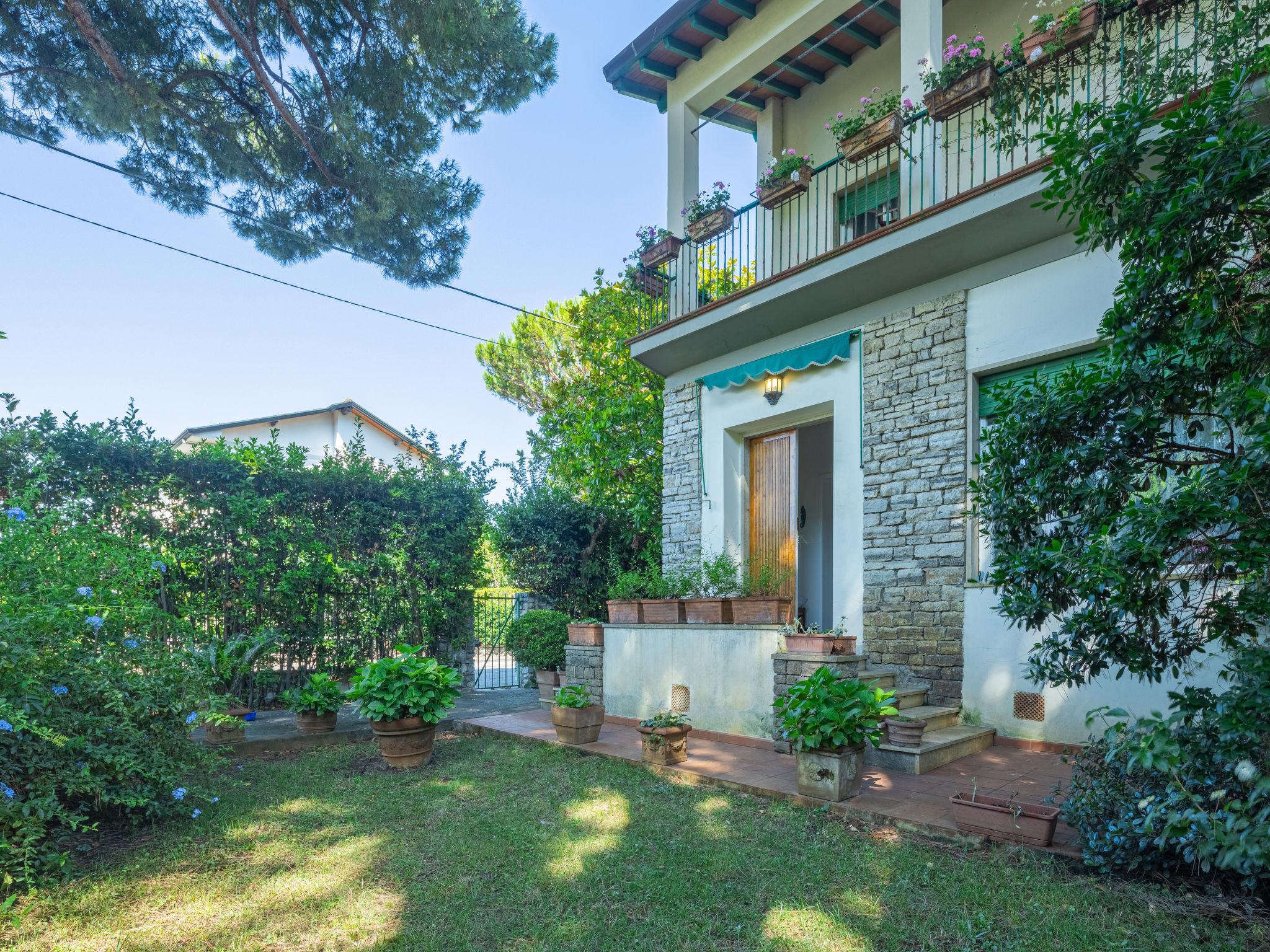 Photo 2 - Maison de 4 chambres à Camaiore avec jardin et vues à la mer