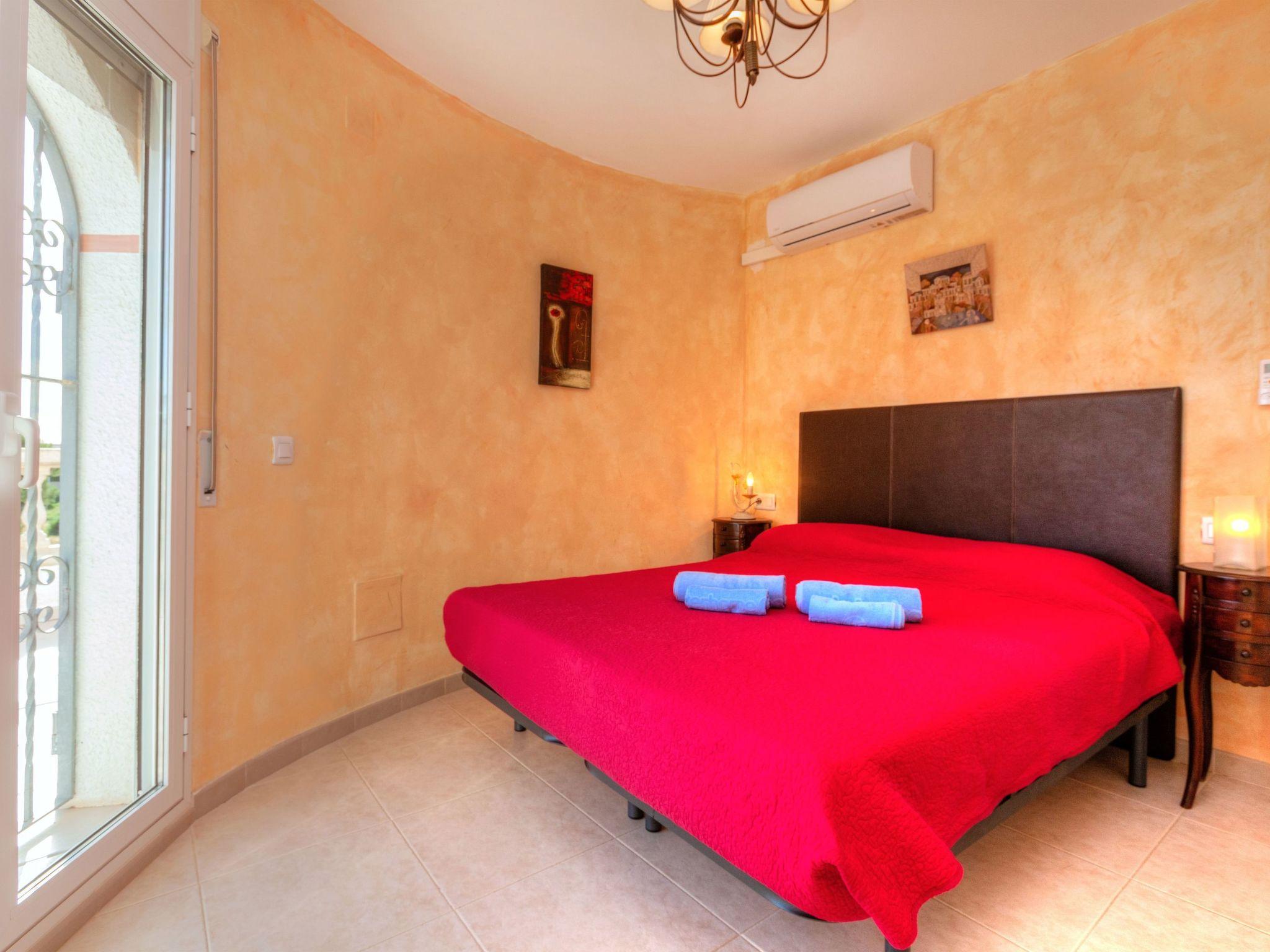 Photo 14 - 3 bedroom House in Mont-roig del Camp with private pool and garden