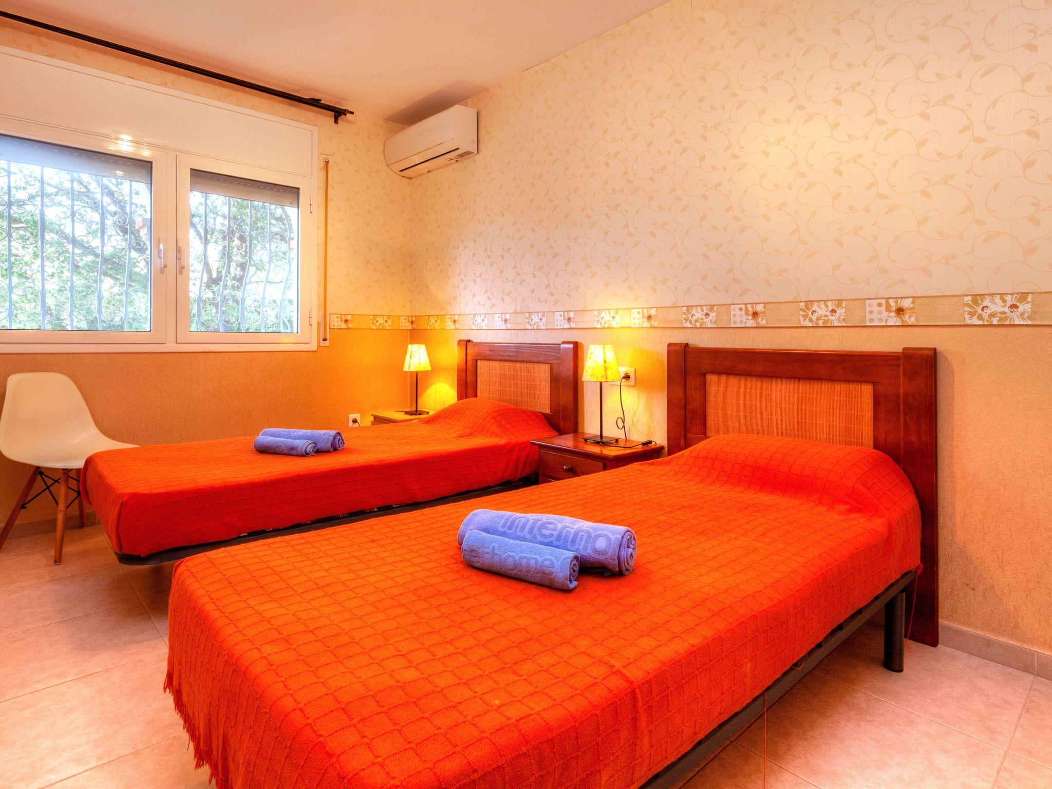 Foto 12 - Casa con 3 camere da letto a Mont-roig del Camp con piscina privata e vista mare