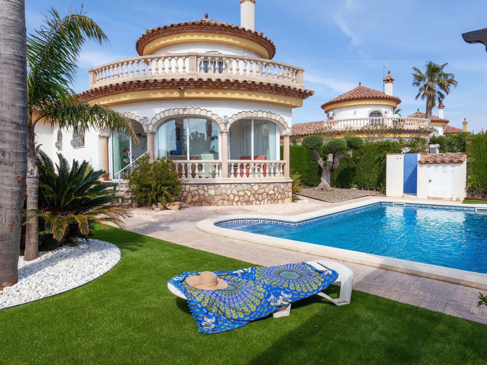 Photo 6 - 3 bedroom House in Mont-roig del Camp with private pool and sea view