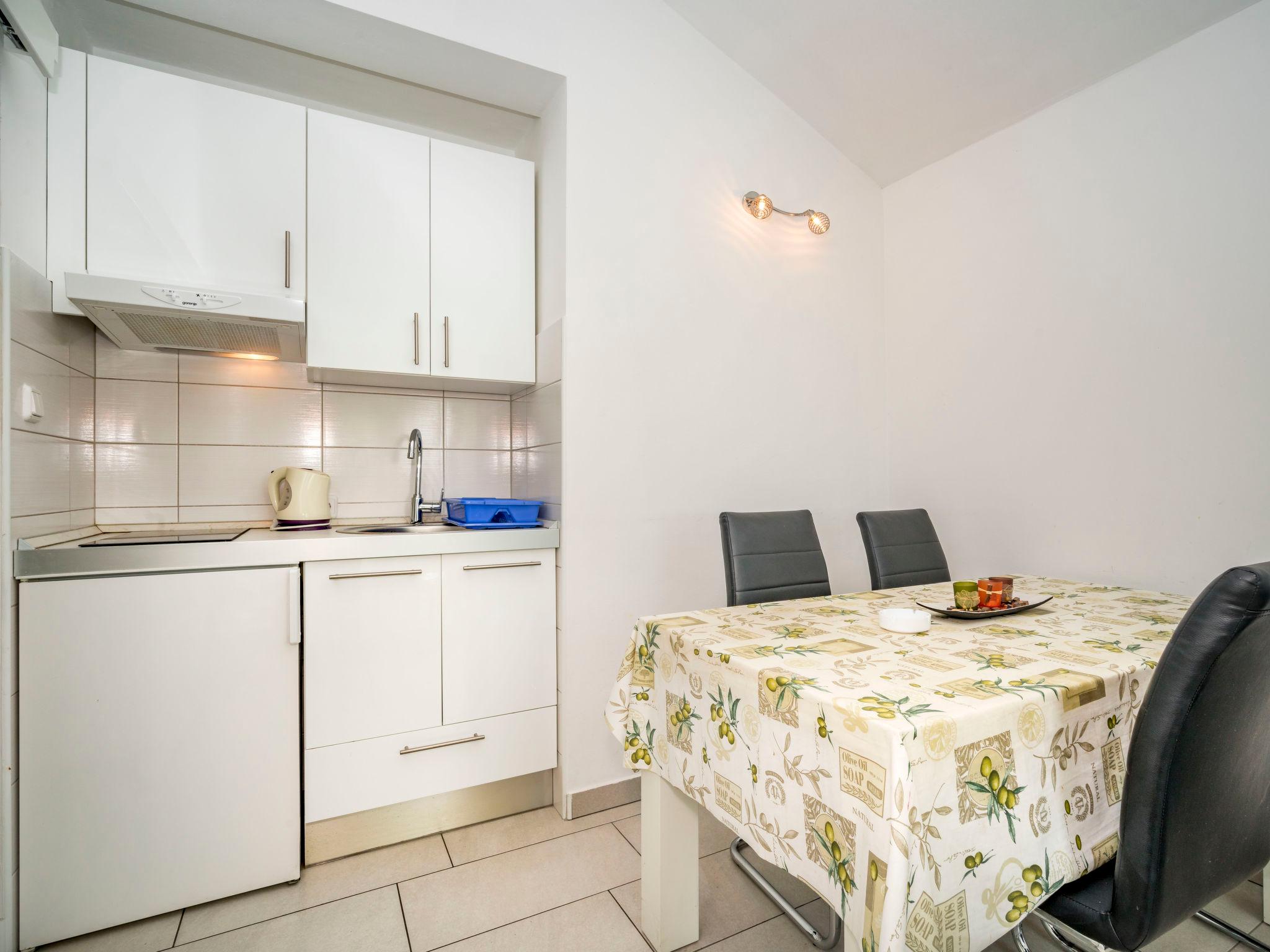 Foto 5 - Apartamento de 2 quartos em Sibenik com jardim