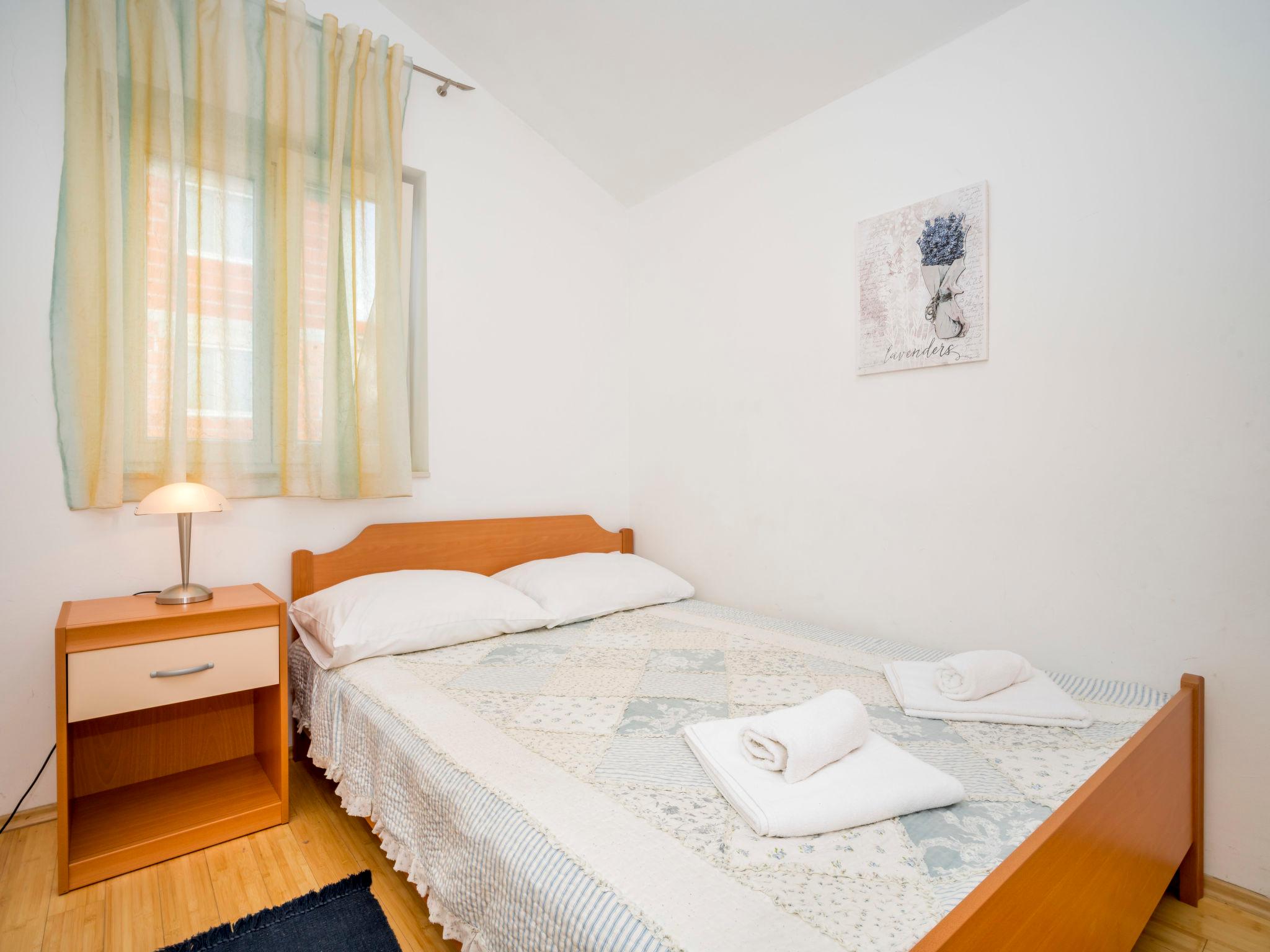 Foto 6 - Apartamento de 2 quartos em Sibenik com vistas do mar