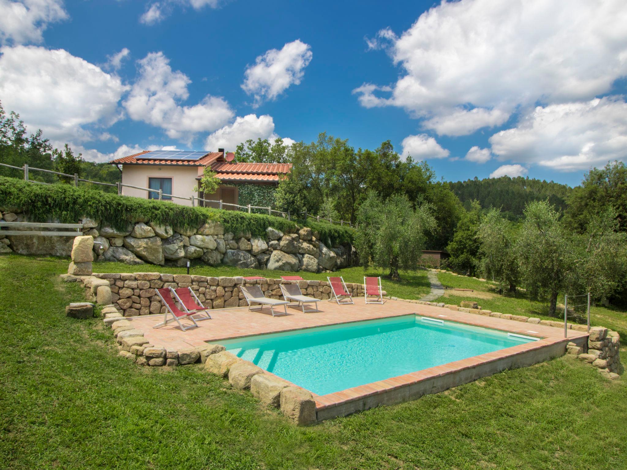 Foto 1 - Casa de 2 quartos em Roccastrada com piscina privada e jardim