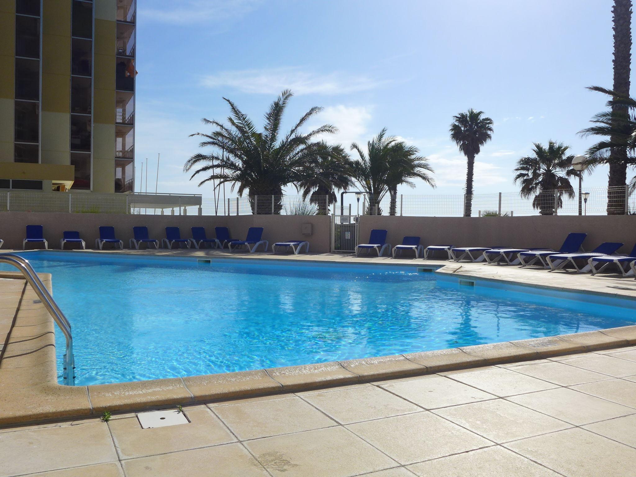 Foto 1 - Appartamento con 2 camere da letto a Canet-en-Roussillon con piscina e vista mare
