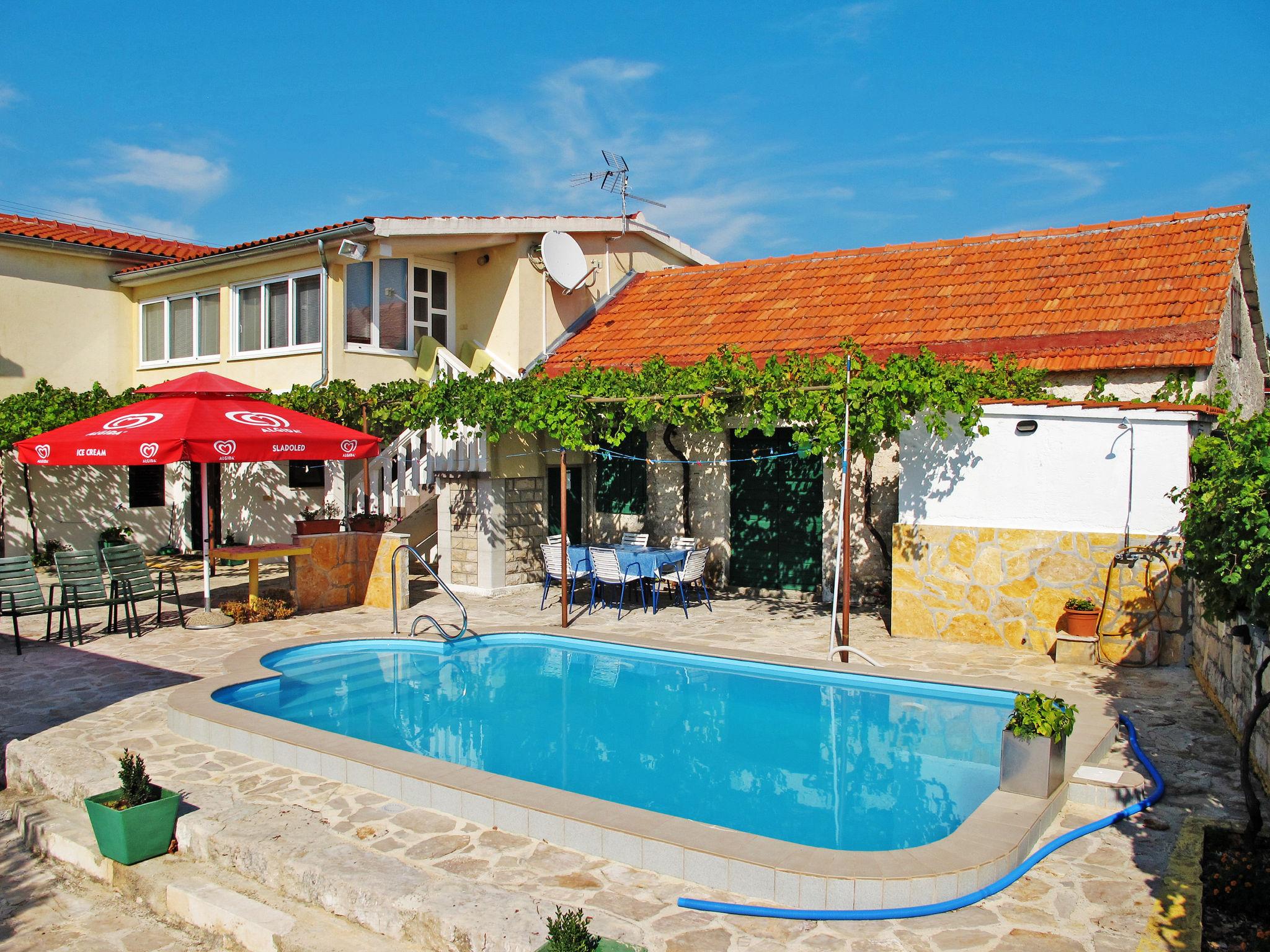 Photo 6 - Appartement de 3 chambres à Primošten avec piscine privée et vues à la mer