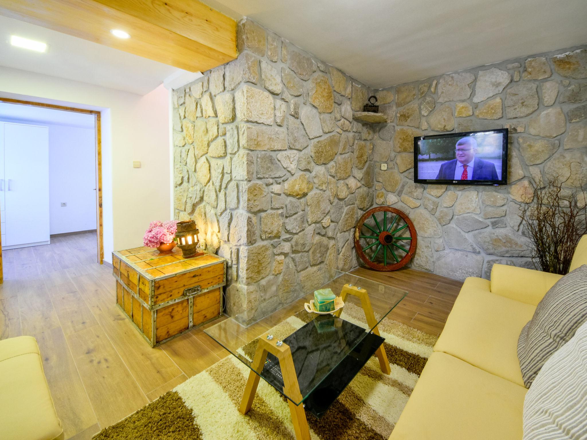 Foto 5 - Casa de 3 habitaciones en Vinodolska Općina con piscina privada y vistas al mar