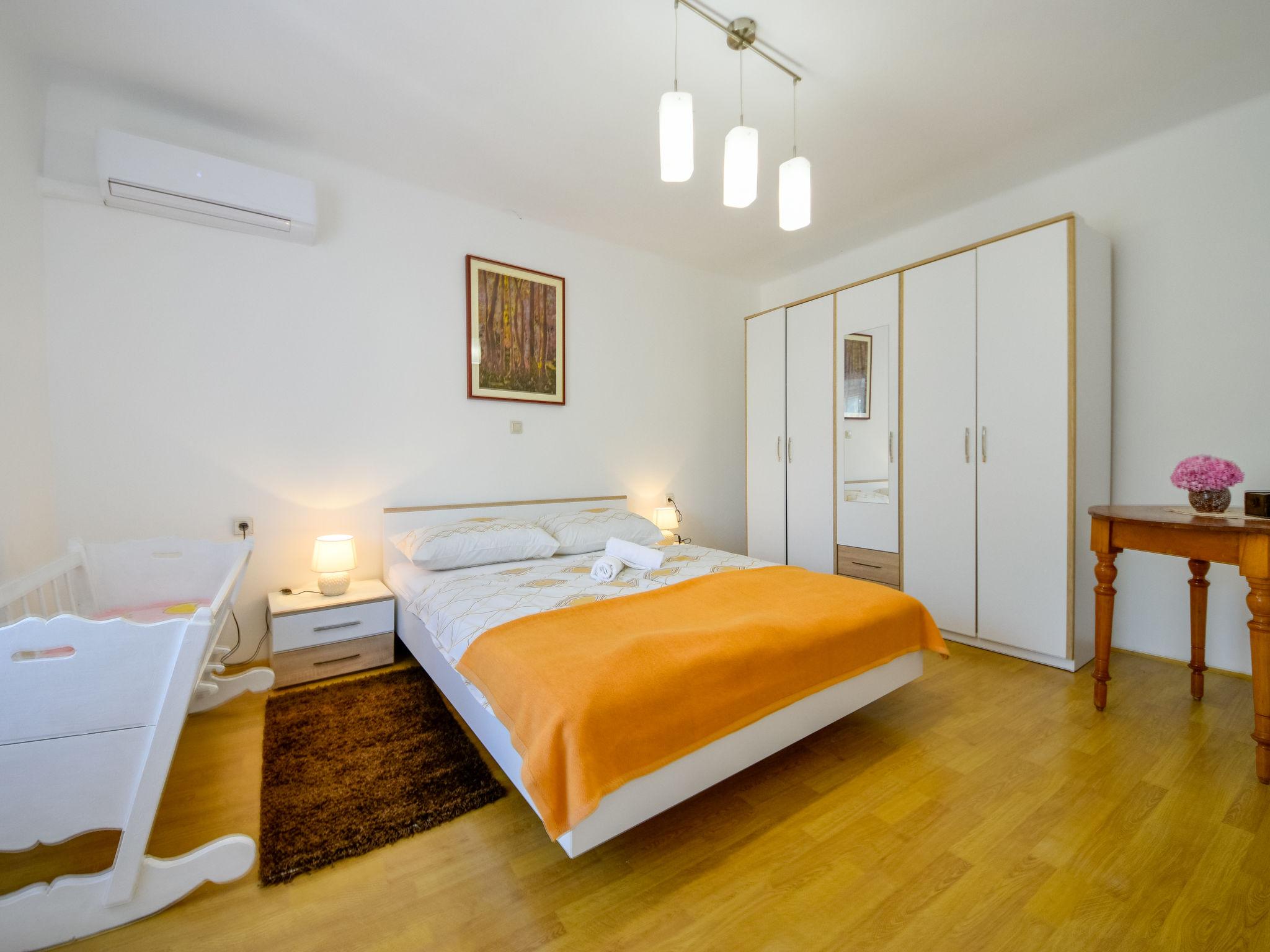 Foto 12 - Casa con 3 camere da letto a Vinodolska Općina con piscina privata e vista mare