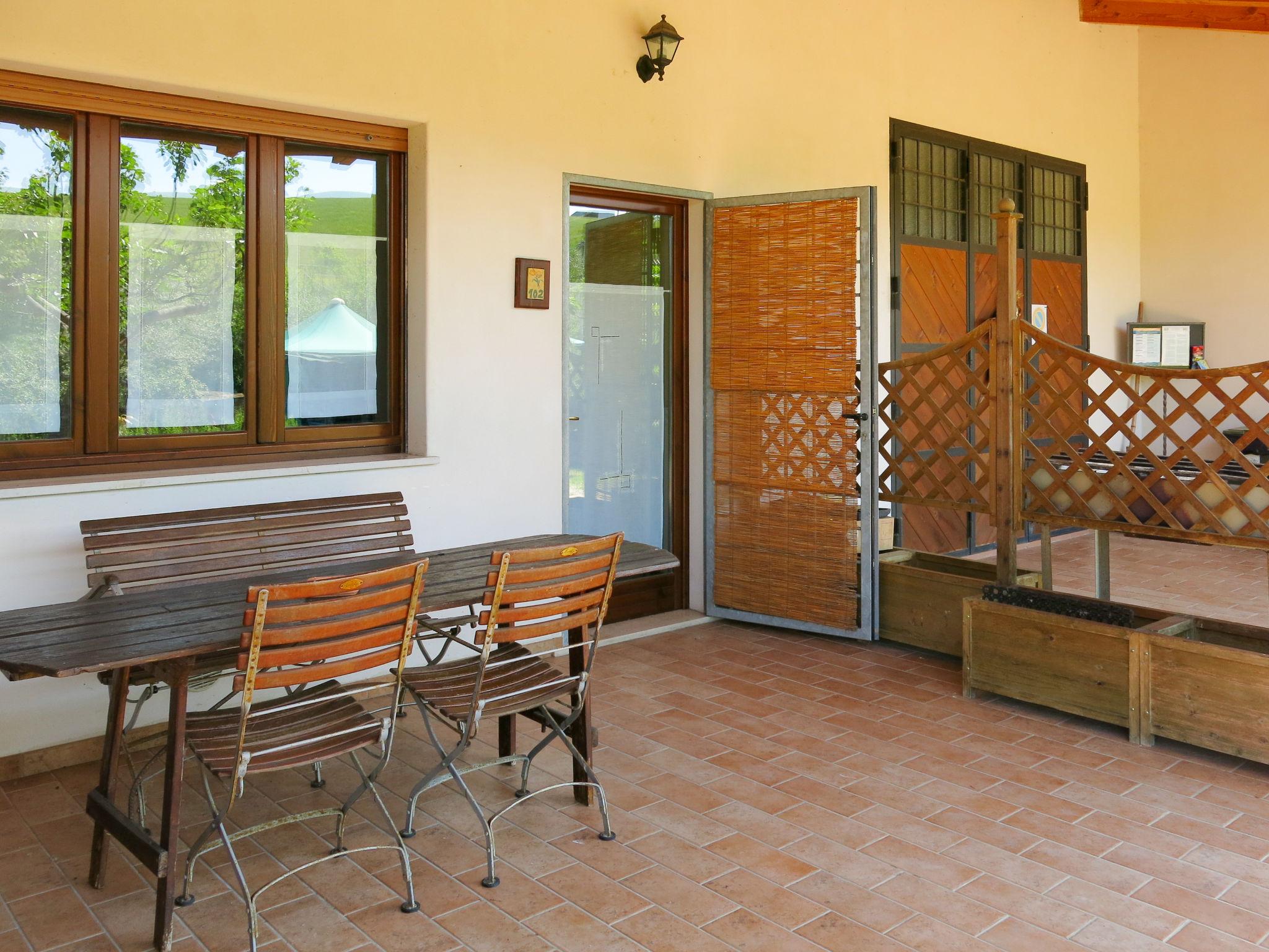 Foto 18 - Apartamento de 3 habitaciones en Collecorvino con piscina y jardín
