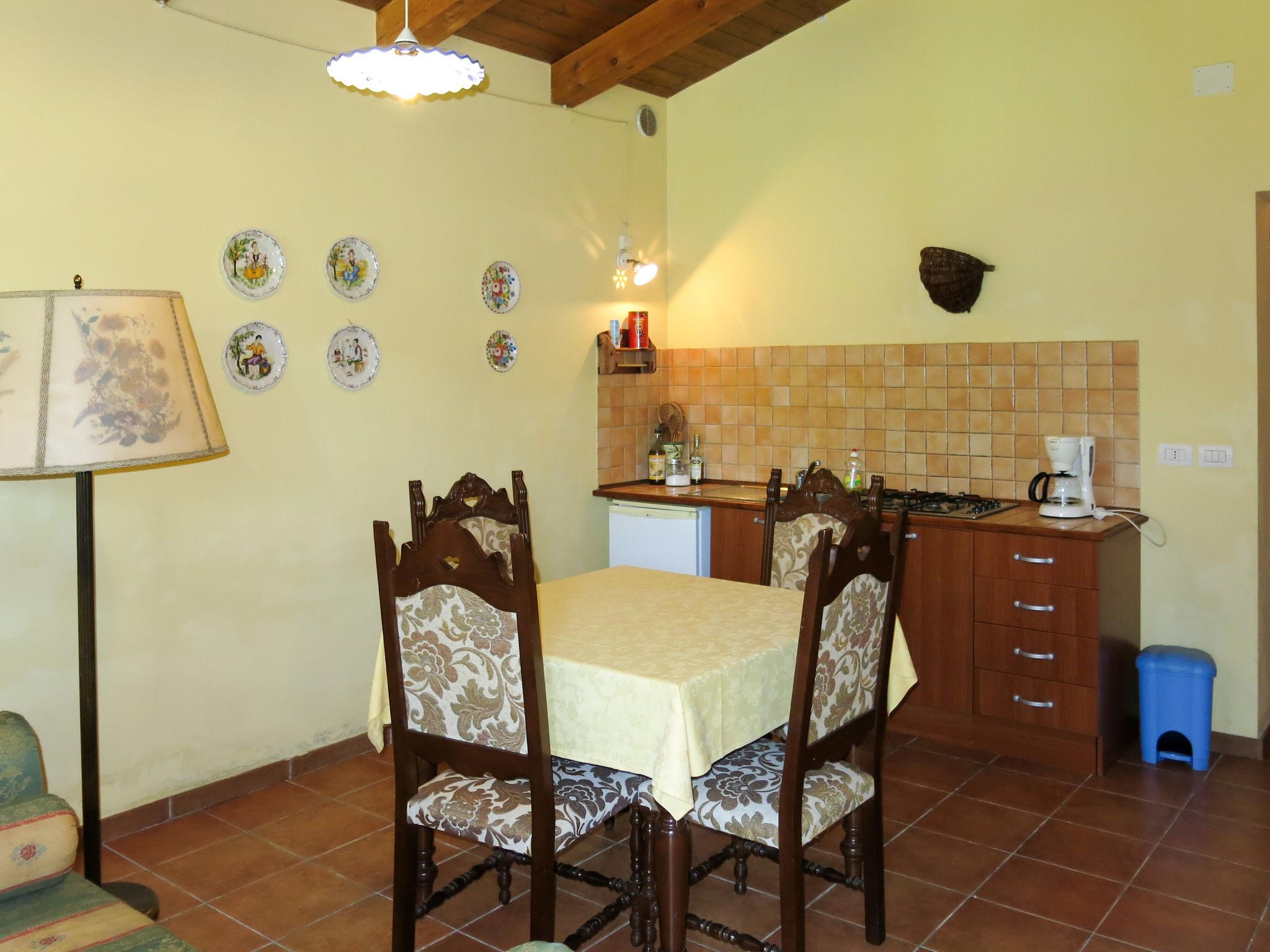 Photo 6 - 3 bedroom Apartment in Collecorvino with swimming pool and garden