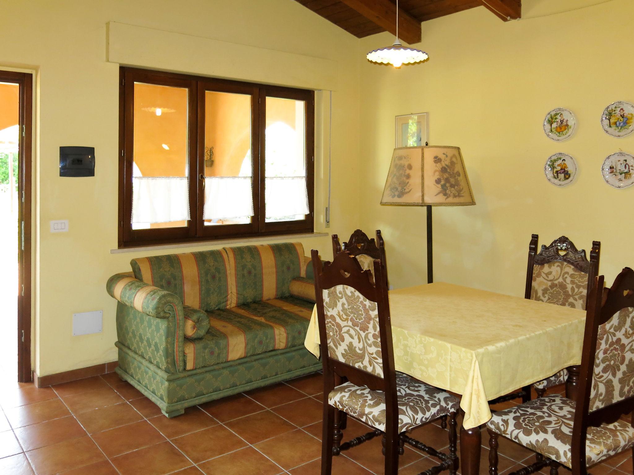 Photo 5 - 3 bedroom Apartment in Collecorvino with swimming pool and garden