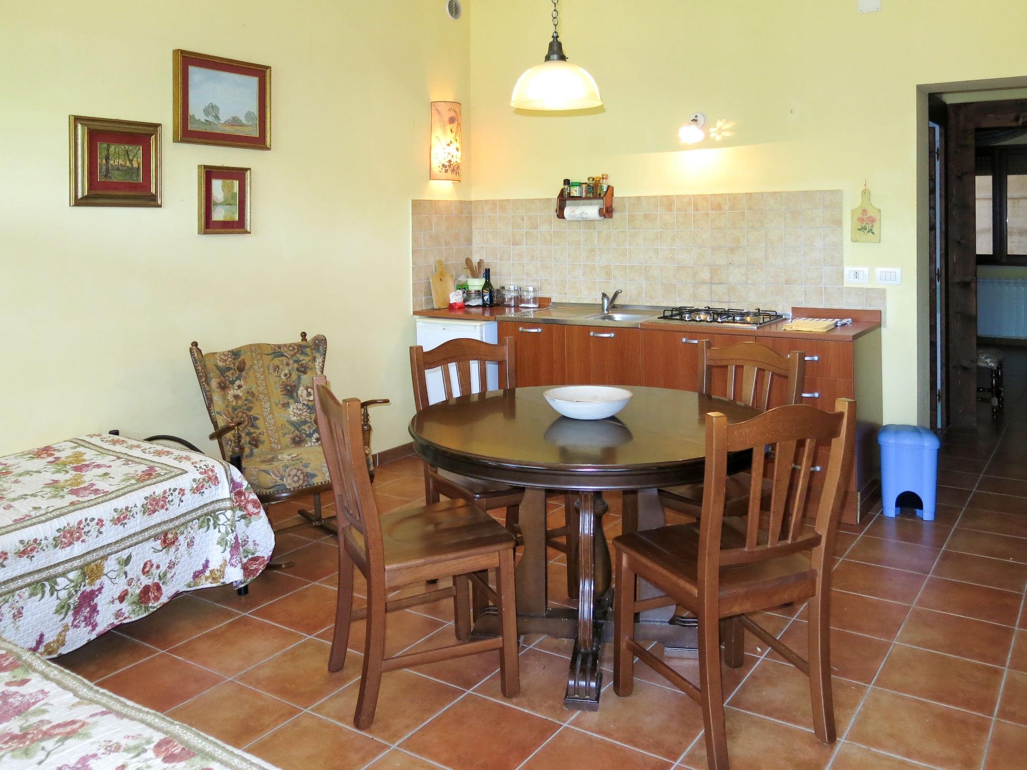 Photo 7 - 3 bedroom Apartment in Collecorvino with swimming pool and garden